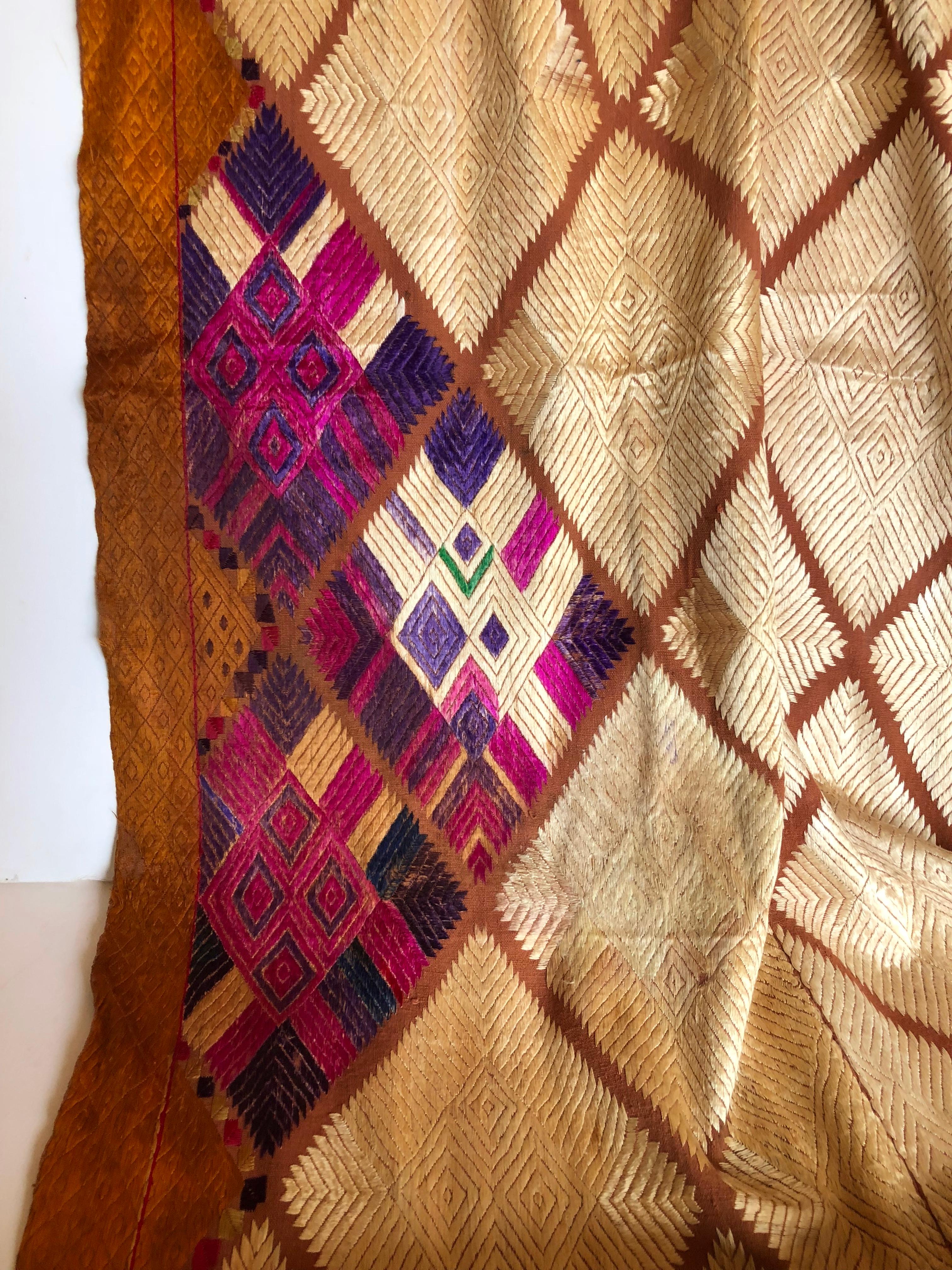 Silk Embroidered Chandi Phulkari Bagh Wedding Shawl from Punjab, India In Good Condition For Sale In Glen Ellyn, IL