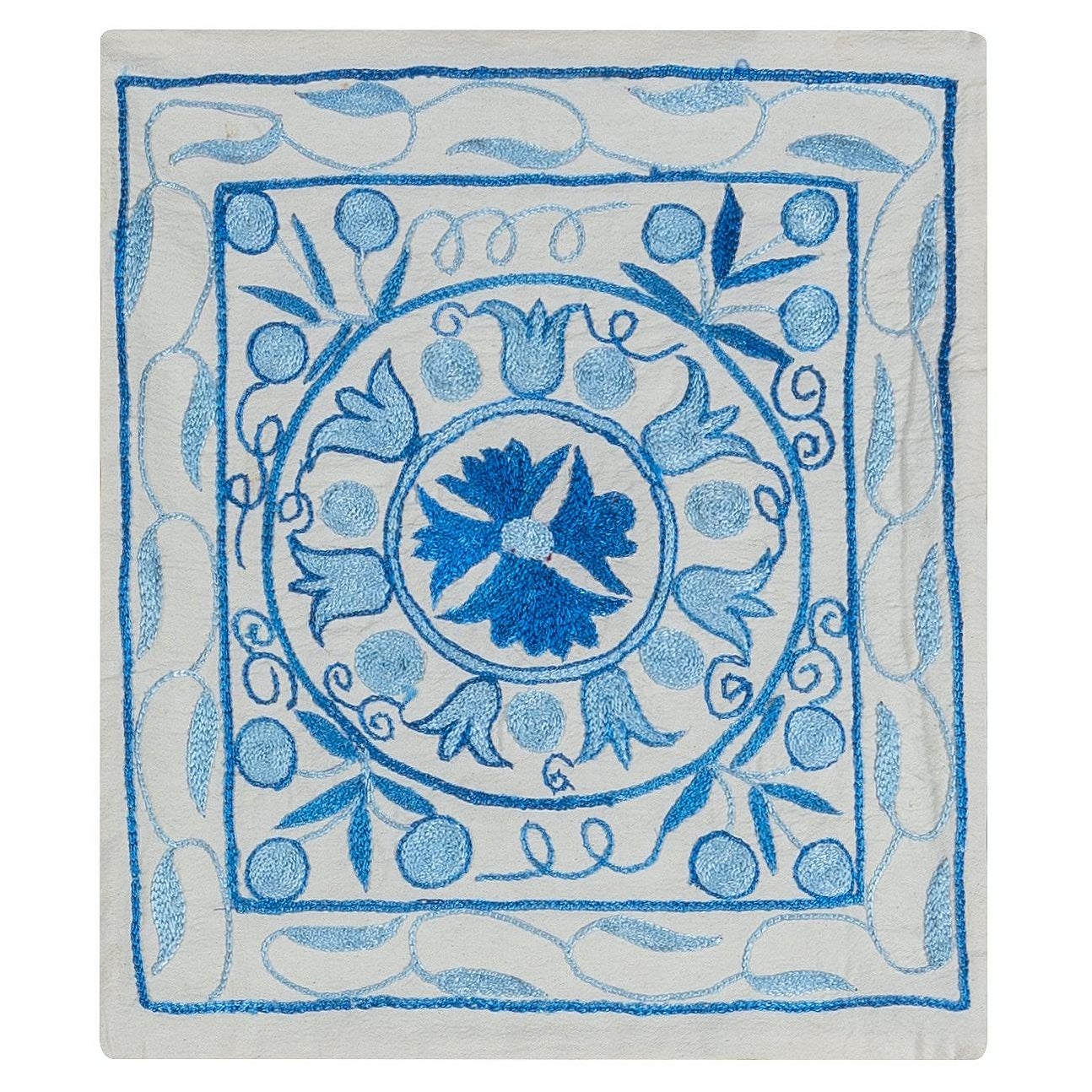 Housse de coussin en soie brodée. Taie d'oreiller Suzani crème, bleu clair. 16 "x18"