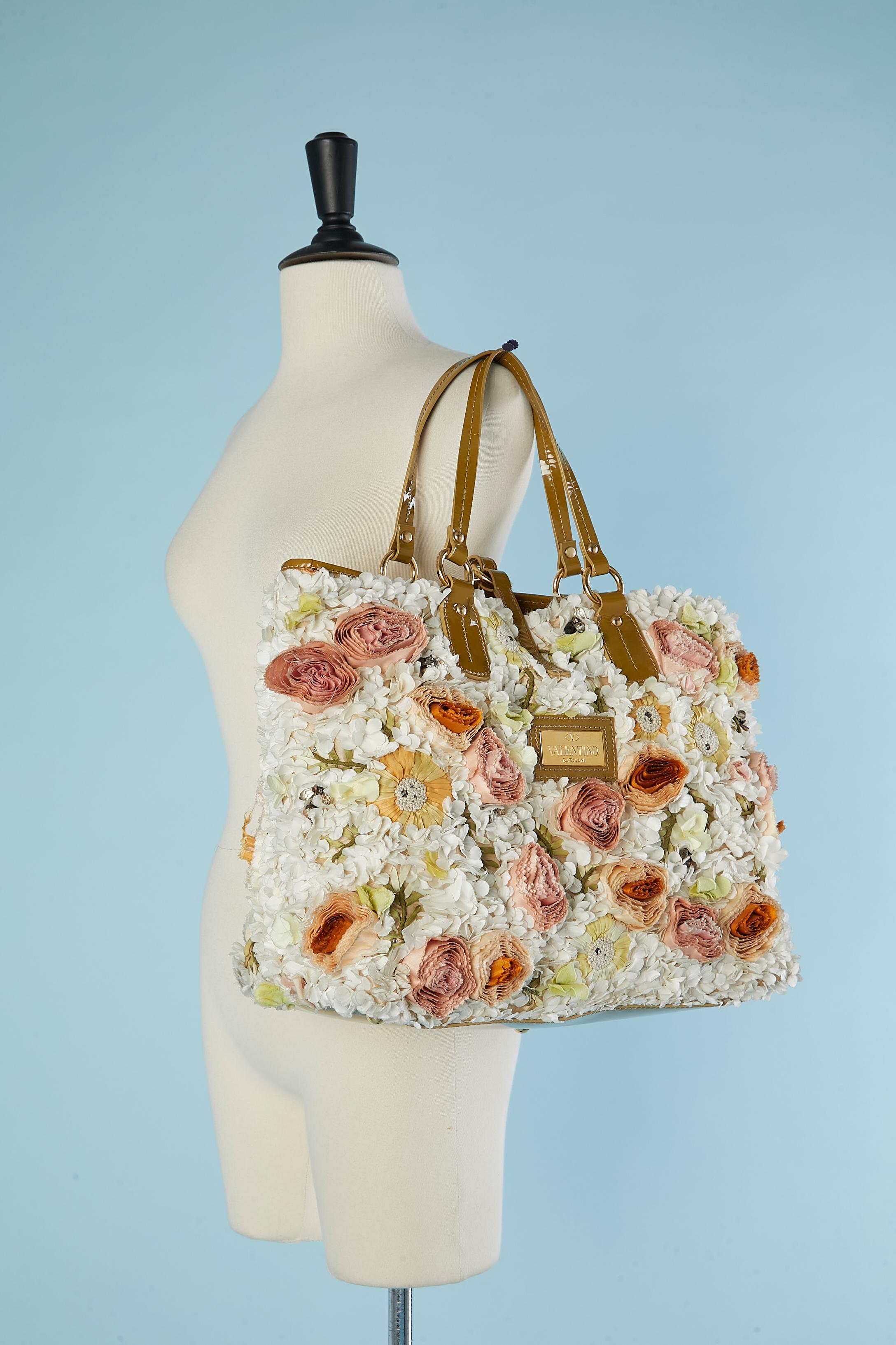 Valentino Garavani Handtasche aus Seidenstoff mit Blumenmuster und grünem Pattenleder  im Angebot 2