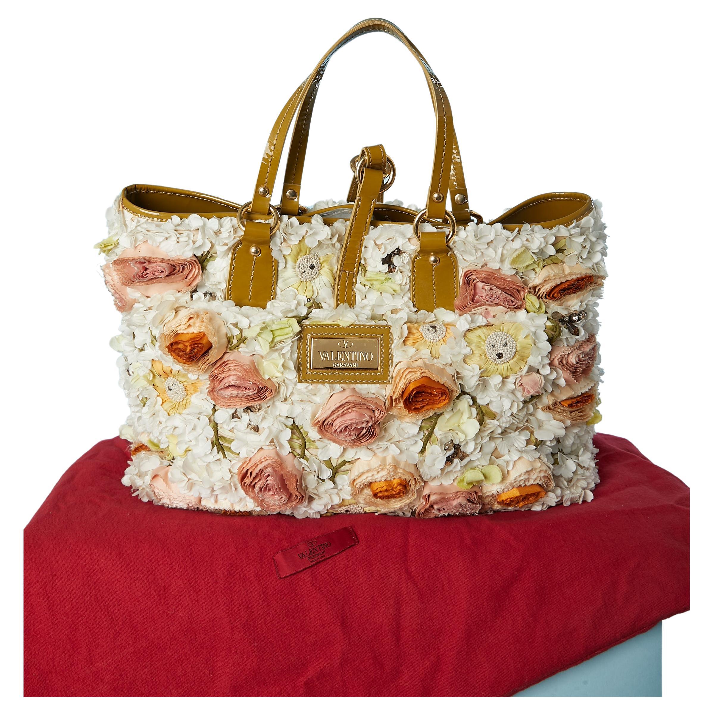 Valentino Garavani Handtasche aus Seidenstoff mit Blumenmuster und grünem Pattenleder  im Angebot