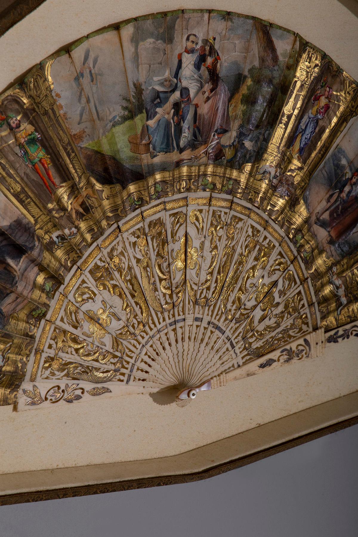 Silk fan in shrine from the late 1800s In Good Condition For Sale In Milano, IT