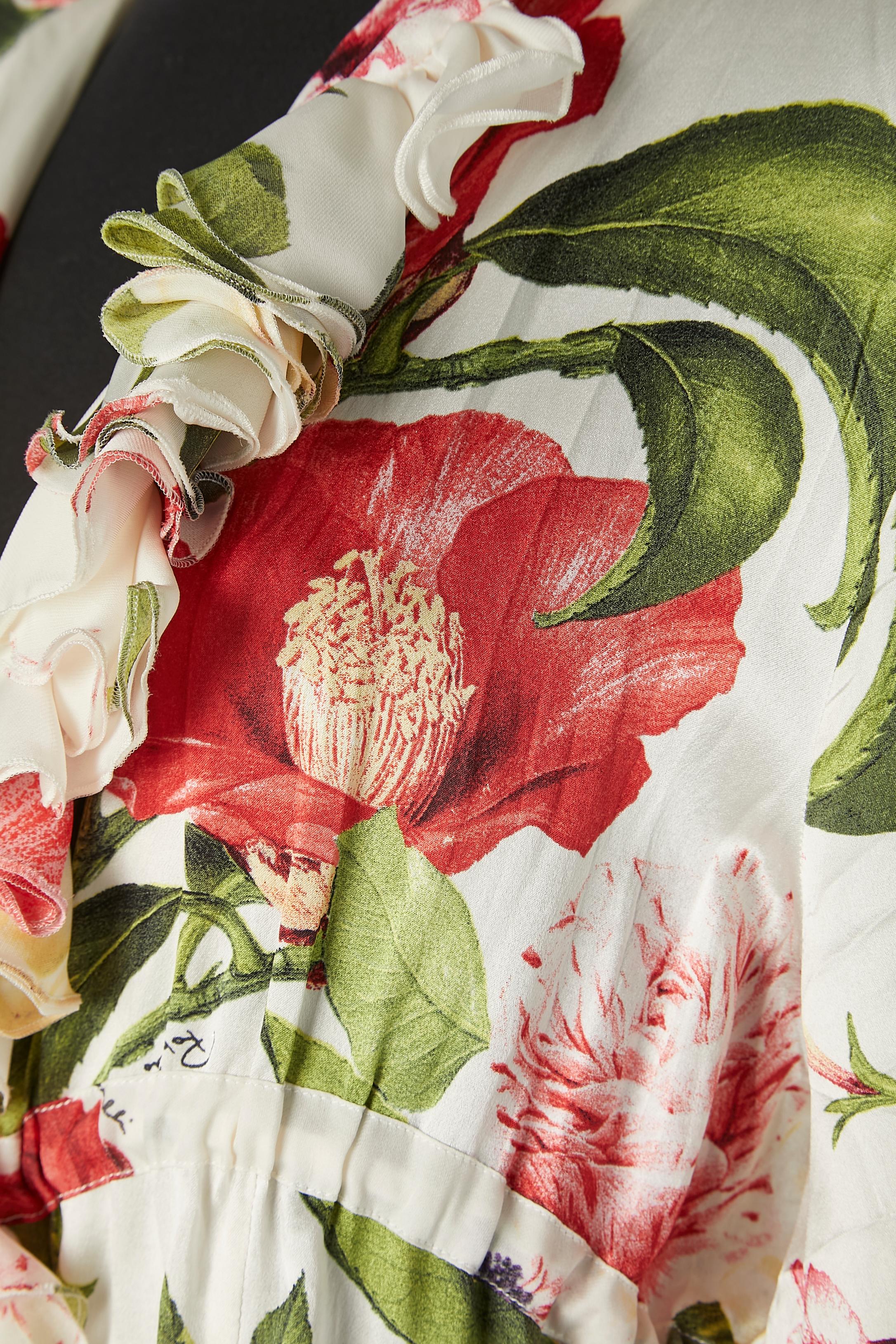 Seidenhemd mit Blumendruck und Rüschen auf der Vorderseite und am Gürtel Roberto Cavalli  im Zustand „Hervorragend“ im Angebot in Saint-Ouen-Sur-Seine, FR