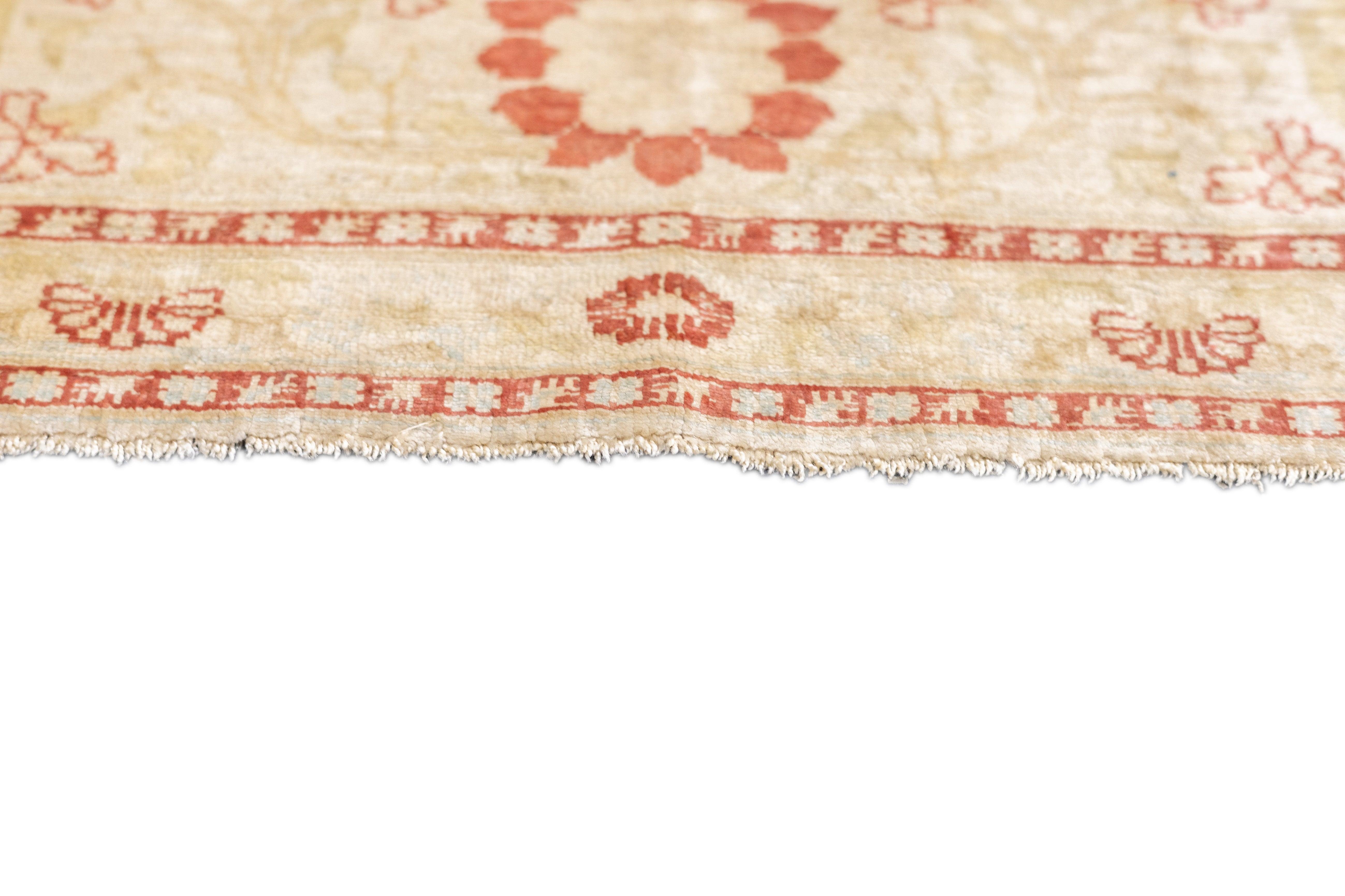 Seide Haji Jalili Tabriz Teppich 4'2'' x 5'1'' im Zustand „Gut“ im Angebot in New York, NY