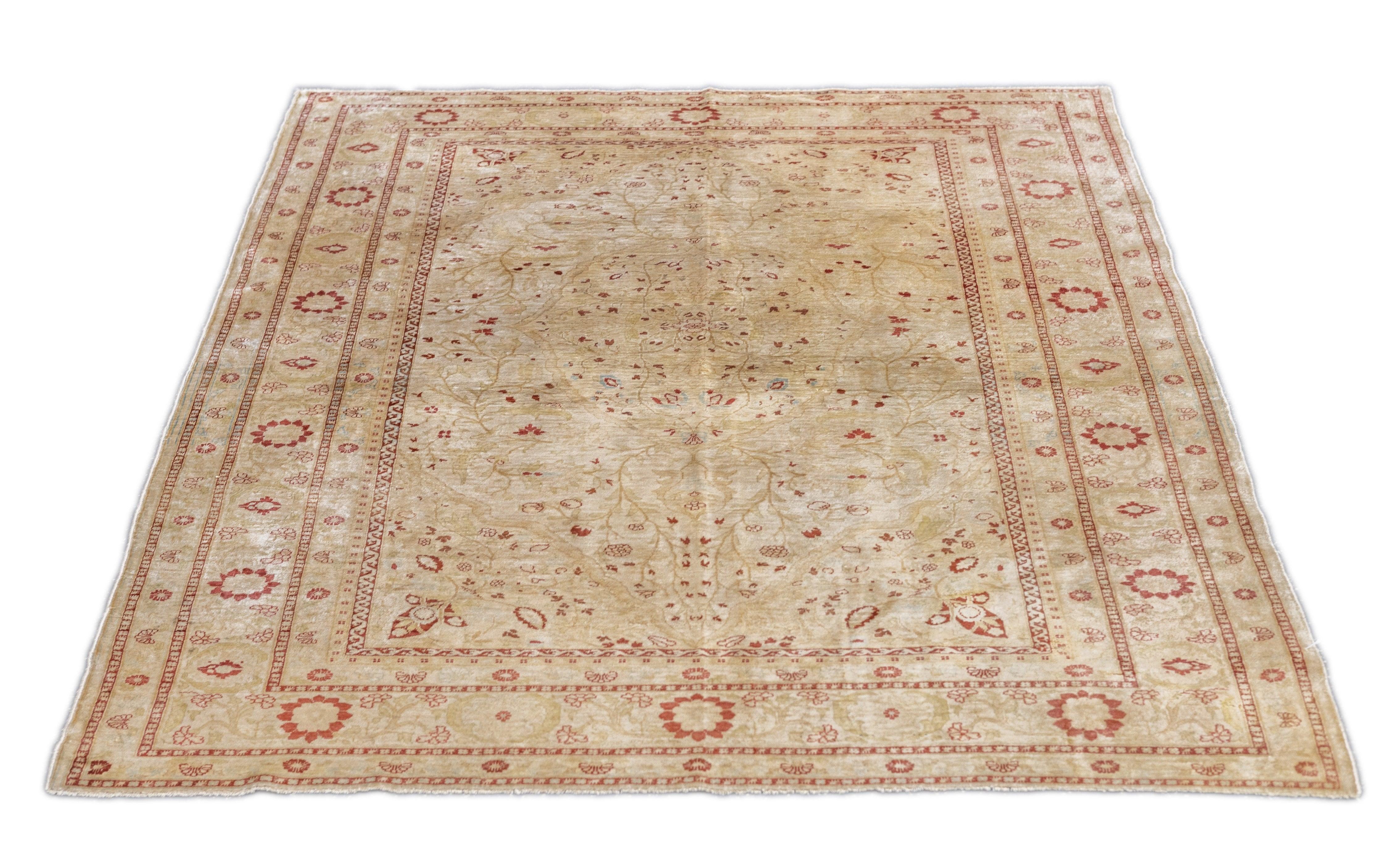 Seide Haji Jalili Tabriz Teppich 4'2'' x 5'1'' (21. Jahrhundert und zeitgenössisch) im Angebot