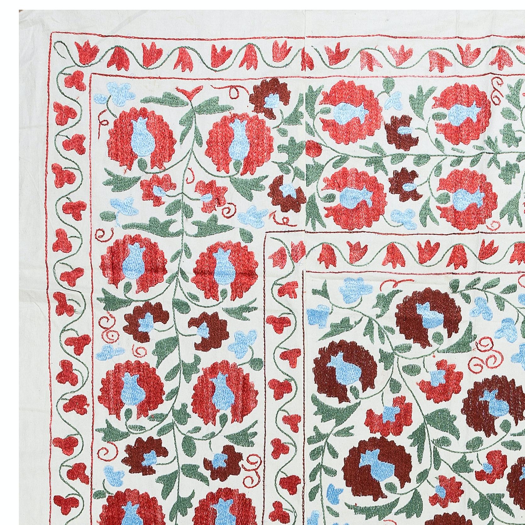4.8x7 Ft Silk Hand Embroidered Suzani Bed Cover, New Uzbek Wall Hanging, Throw In New Condition In Spring Valley, NY