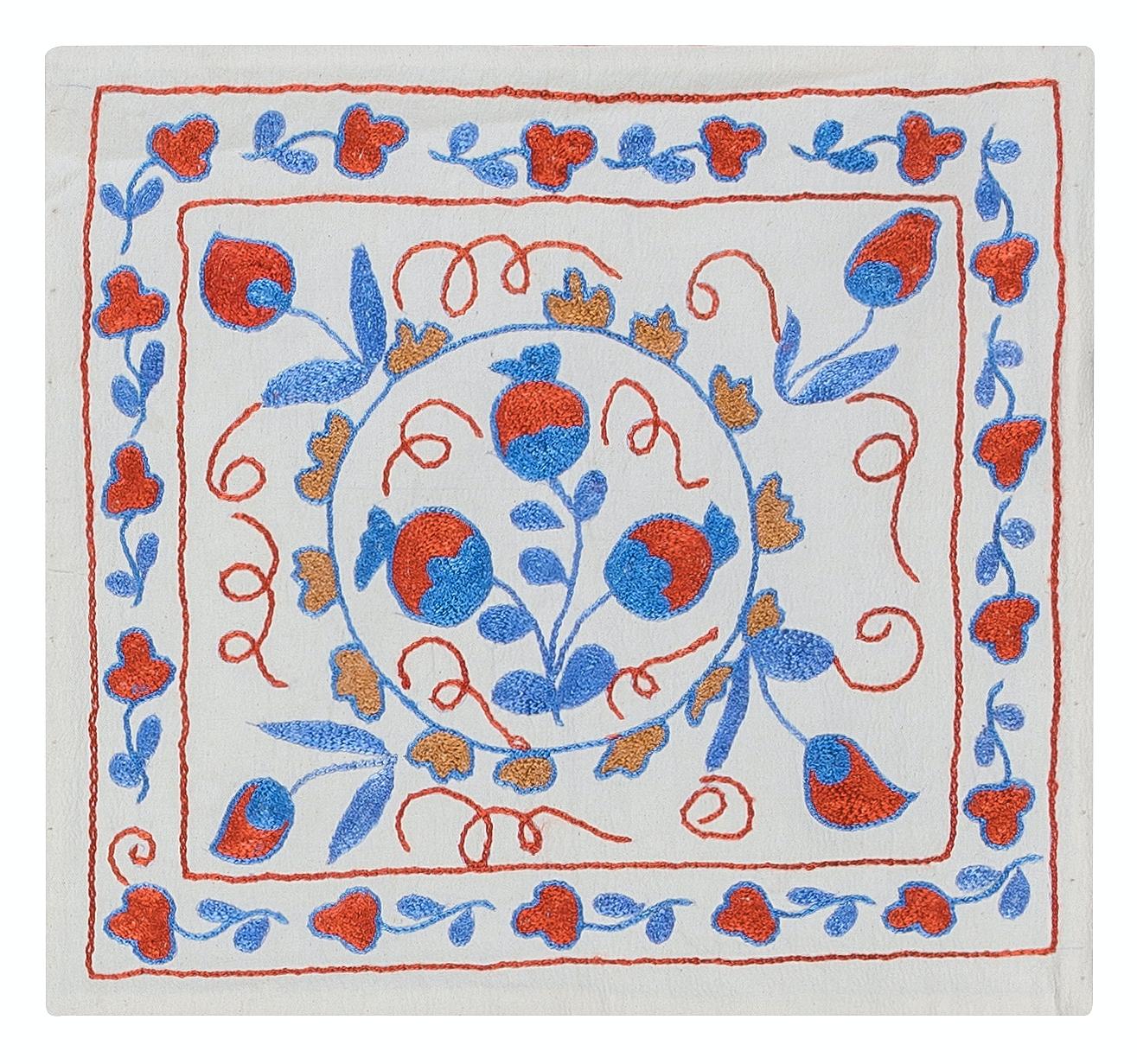 Decorative cushion cover made of hand embroidery silk on linen background, flowers and vine motifs, linen backing with zipper, no insert.
Delicate and specialised washing advised.

Suzani, a Central Asian term for a specific type of needlework,