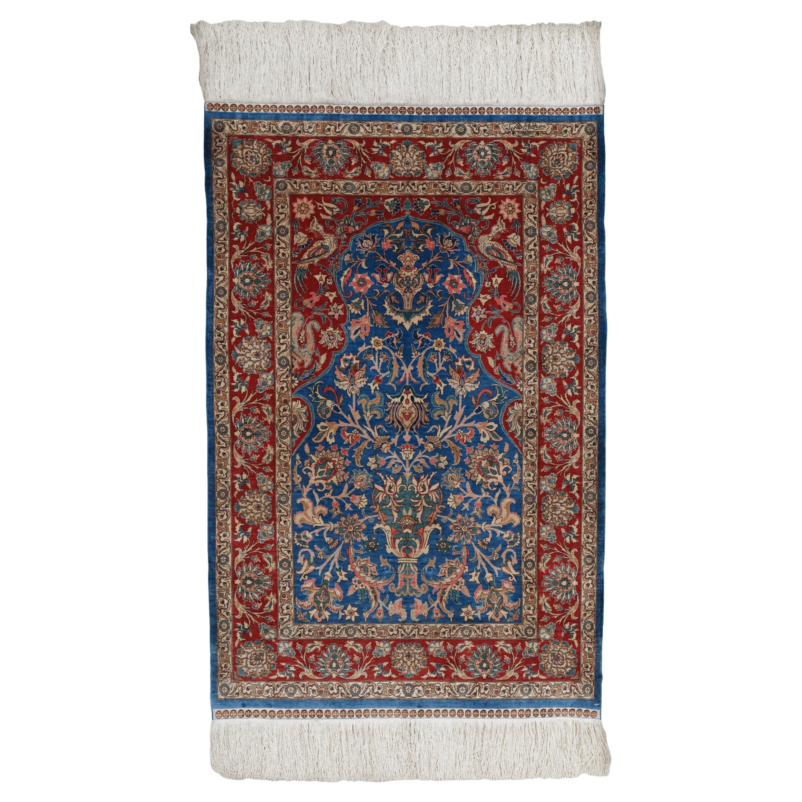 Tapis de prière en soie Hereke - Milieu du XXe siècle