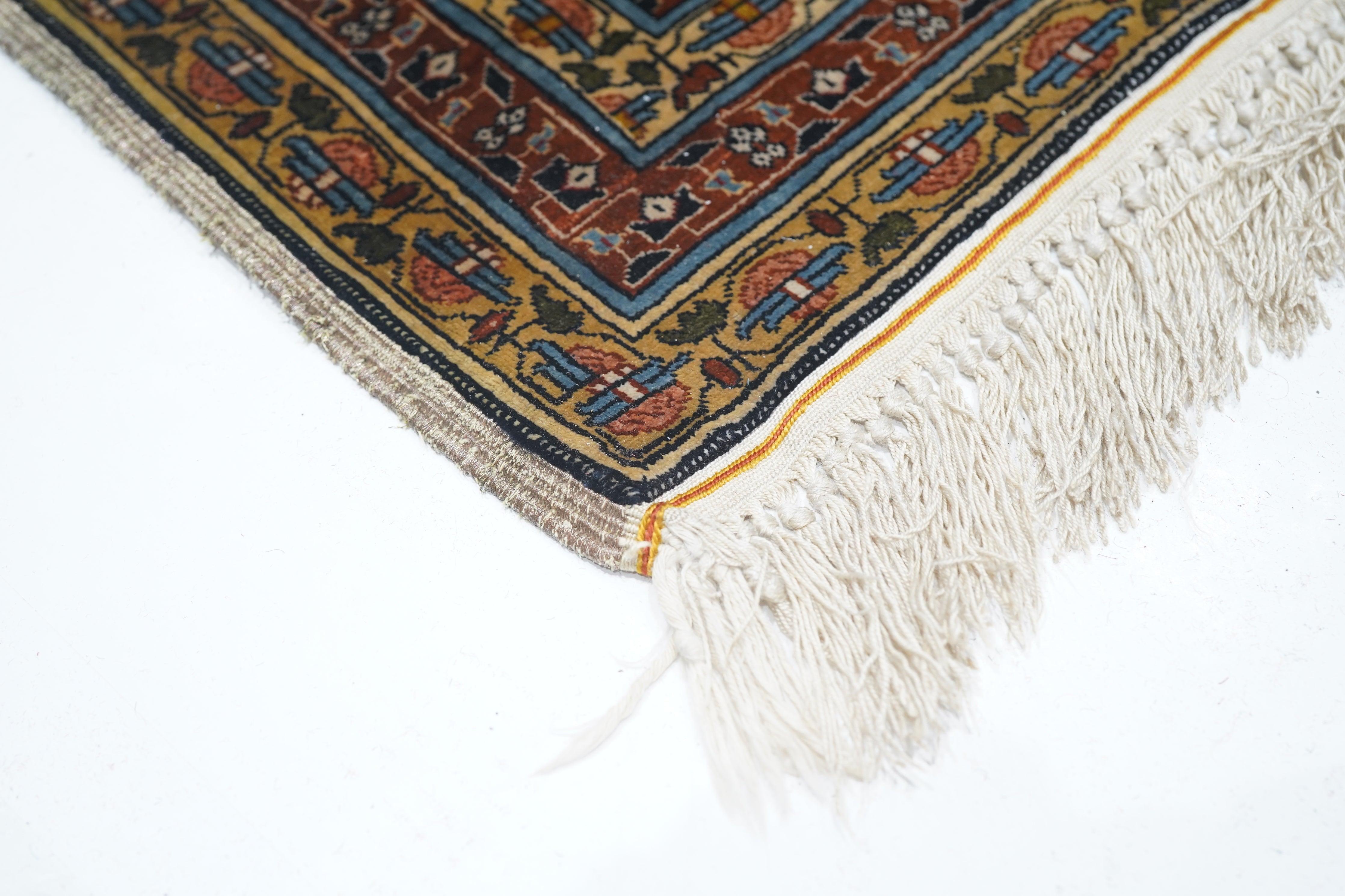 Persiano Tappeto Hereke in seta 4'5'' x 6'0'' in vendita