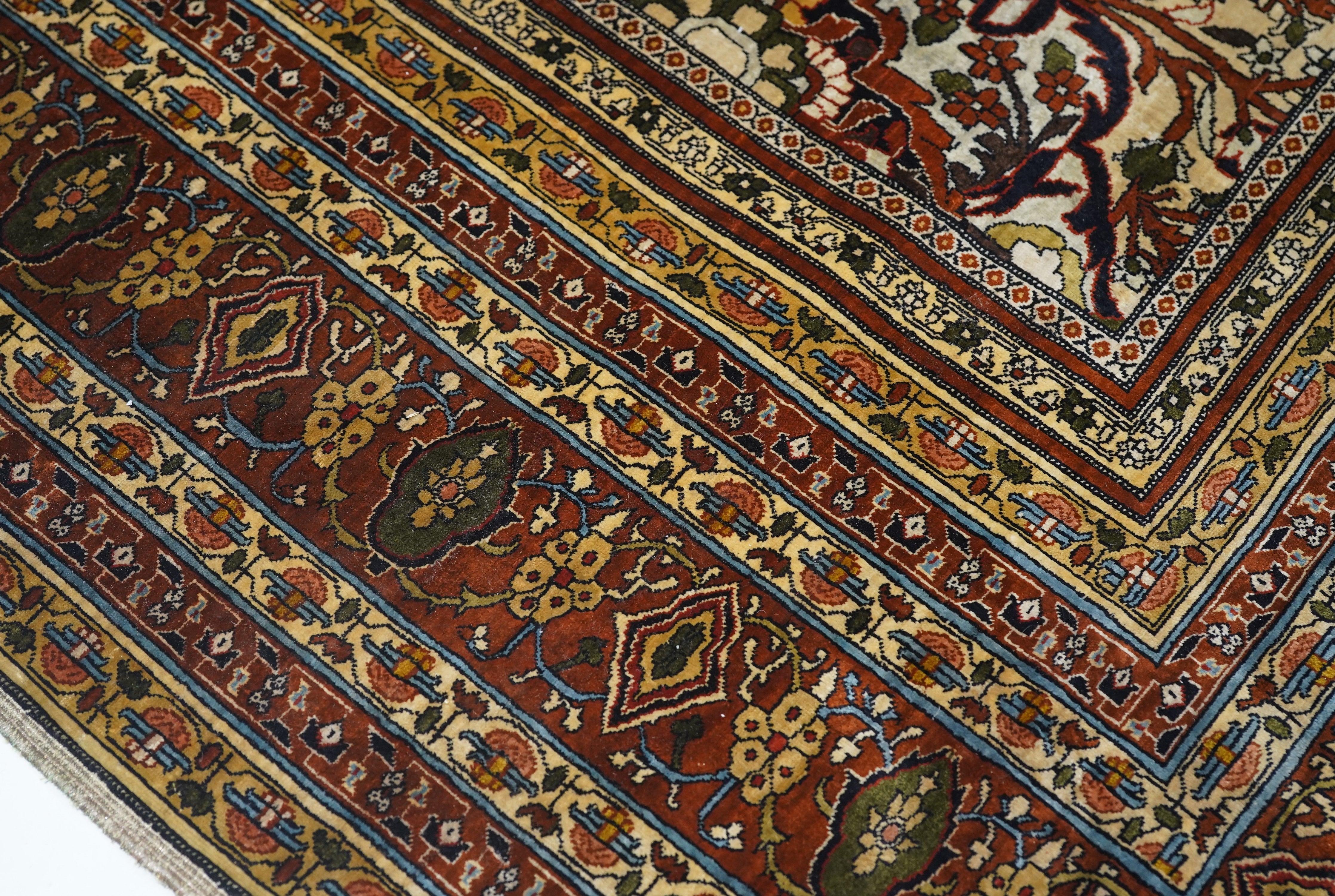 Tappeto Hereke in seta 4'5'' x 6'0'' In condizioni ottime in vendita a New York, NY