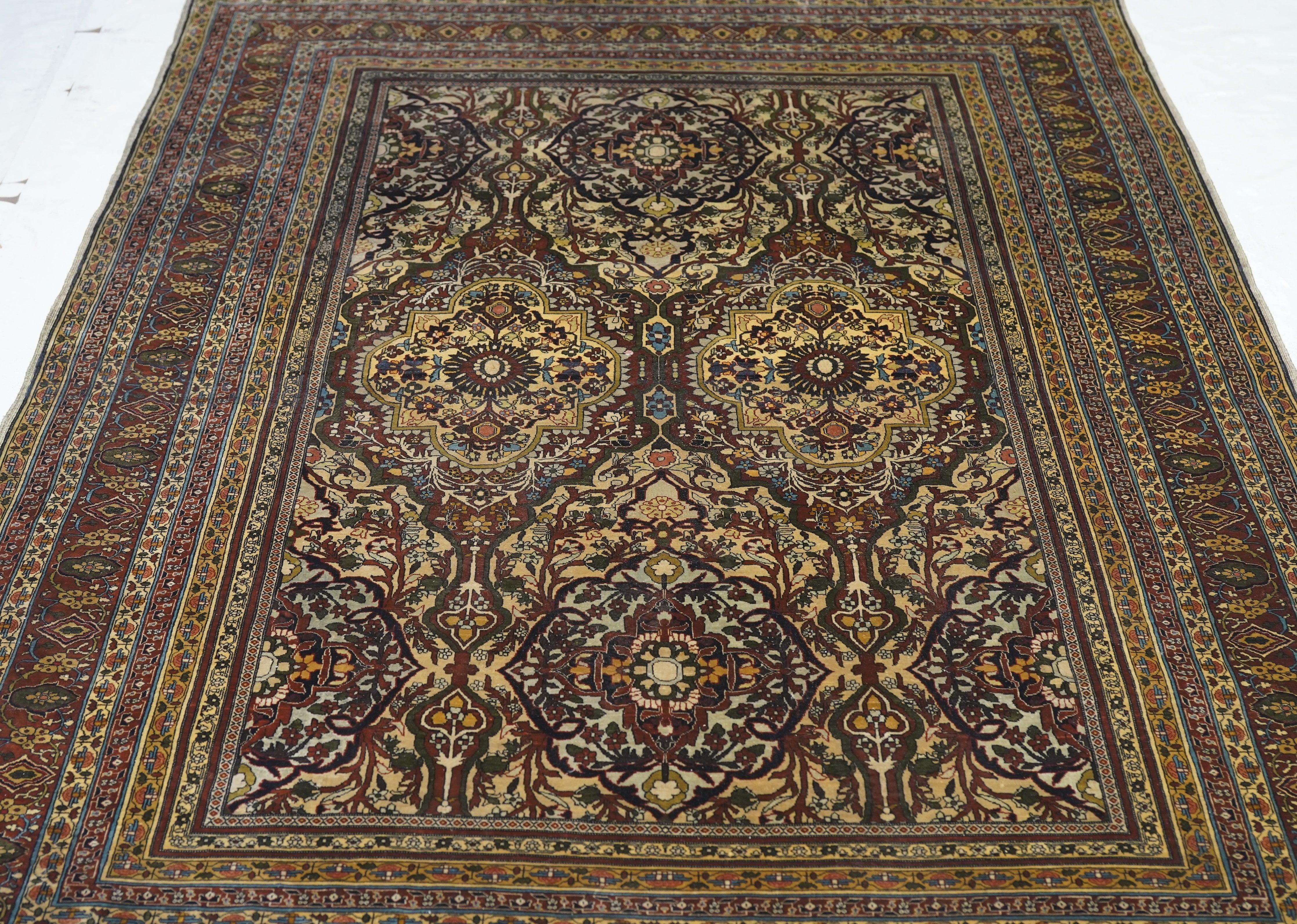 Tappeto Hereke in seta 4'5'' x 6'0'' in vendita 1