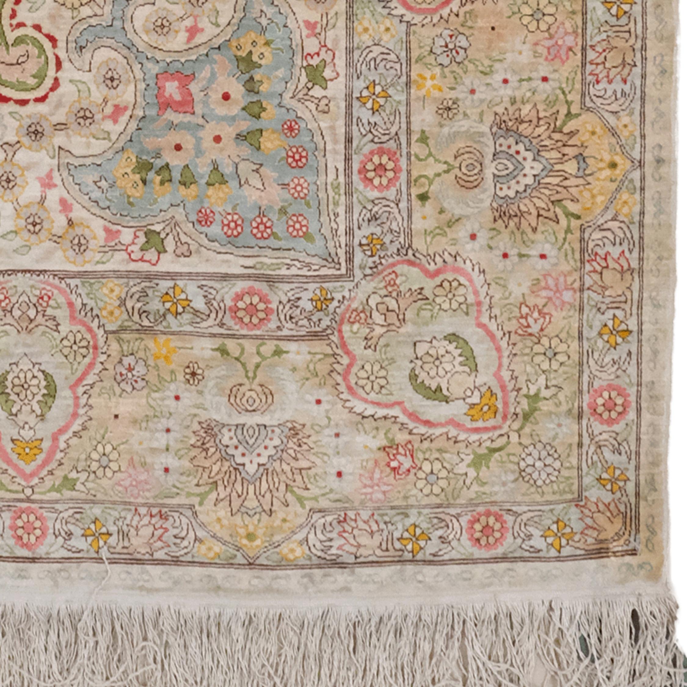 Hereke Seidenteppich - Vintage-Teppich aus dem frühen 20. im Zustand „Gut“ im Angebot in Sultanahmet, 34