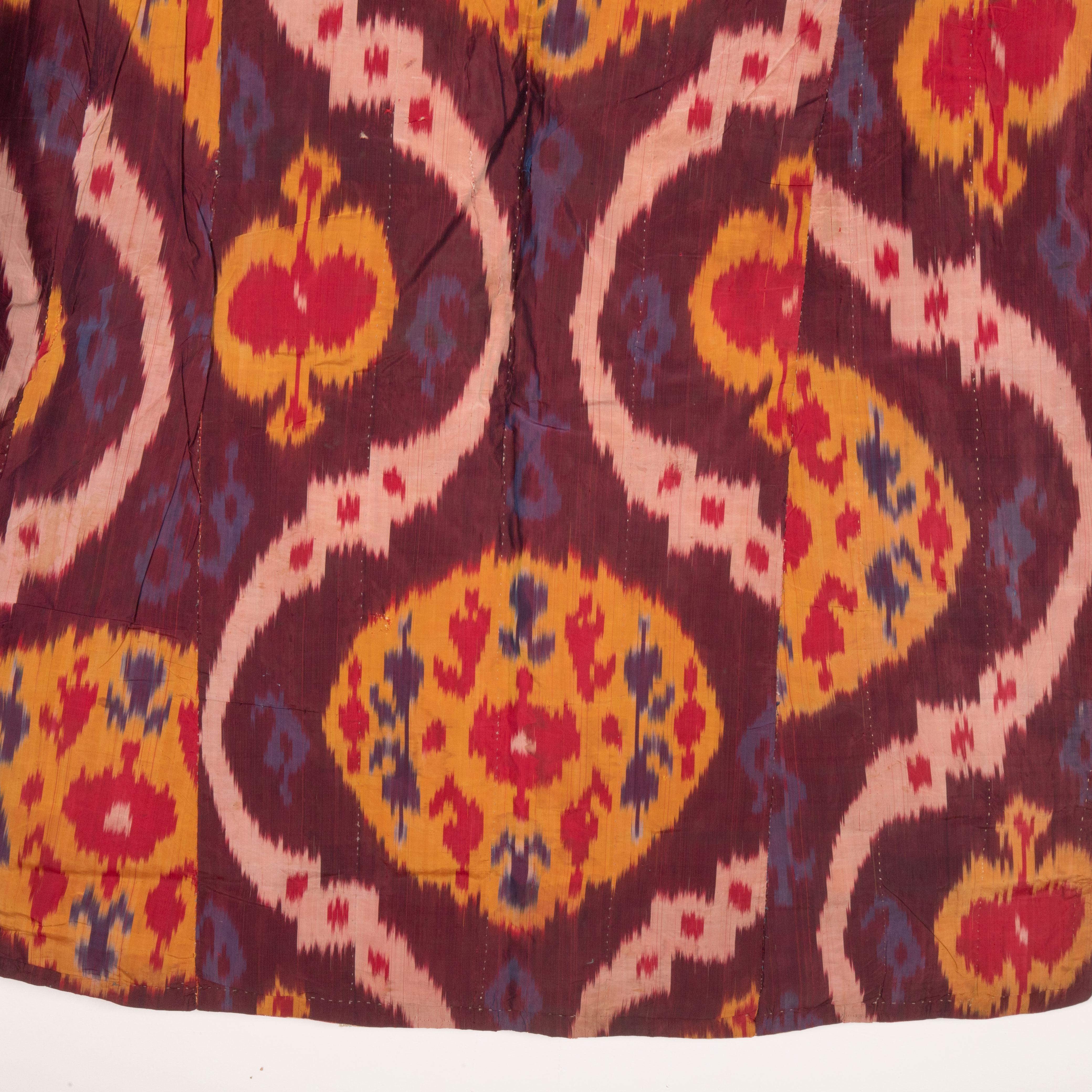 Silk Ikat Chapan from Uzbekistan, Early 20th C In Good Condition For Sale In Istanbul, TR