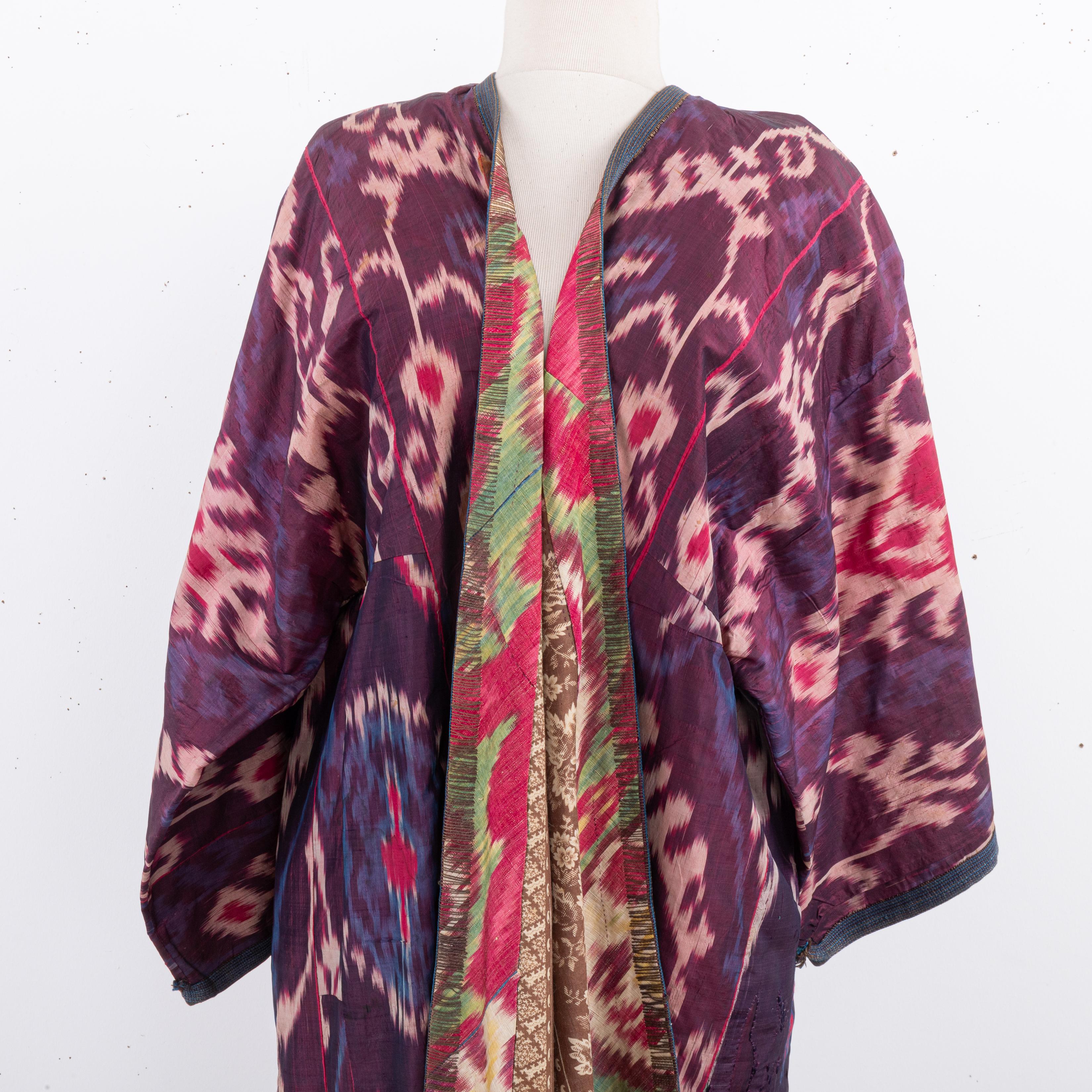 Chapan di seta Ikat, Tajikstan, fine del XIX secolo. in vendita 3