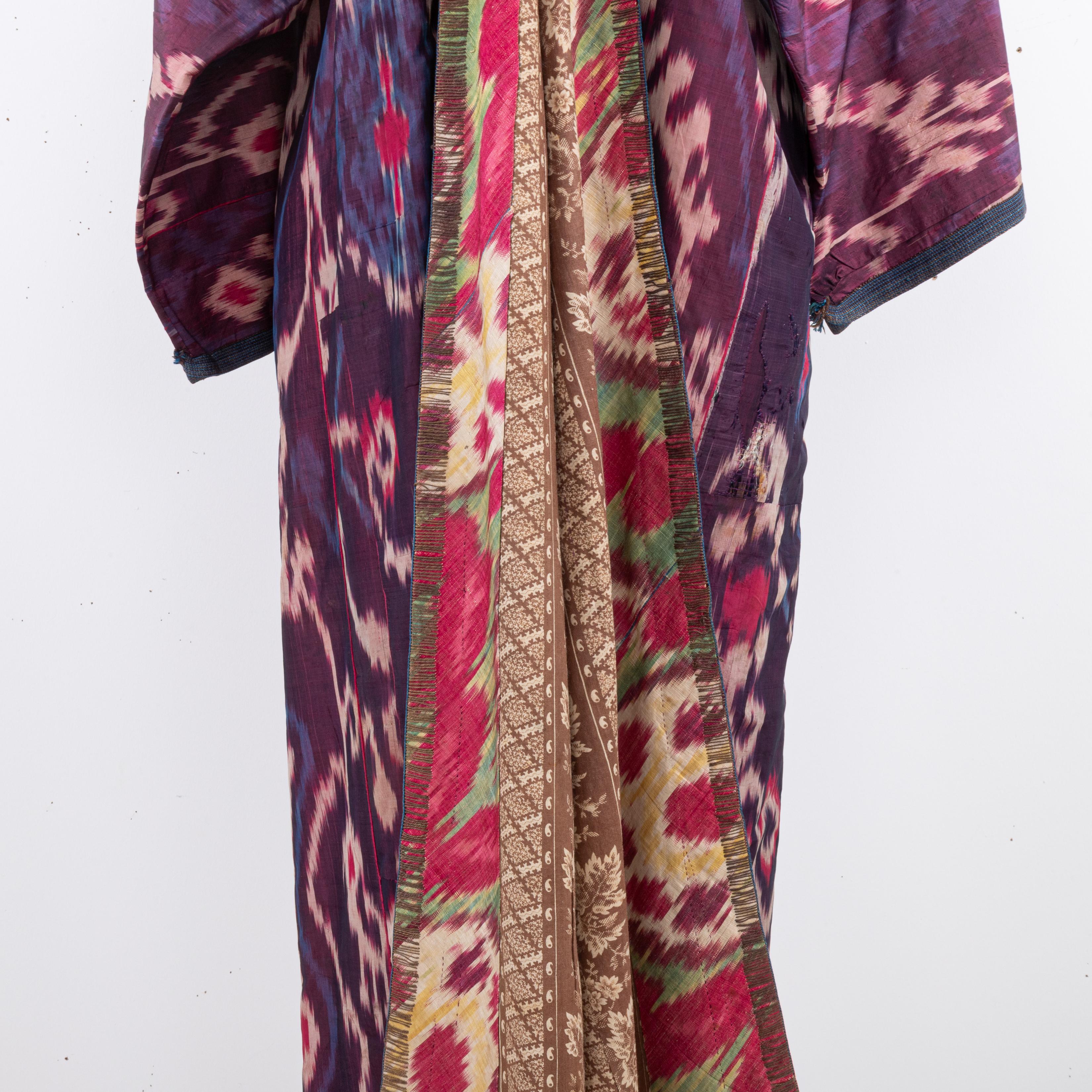 Chapan di seta Ikat, Tajikstan, fine del XIX secolo. in vendita 4