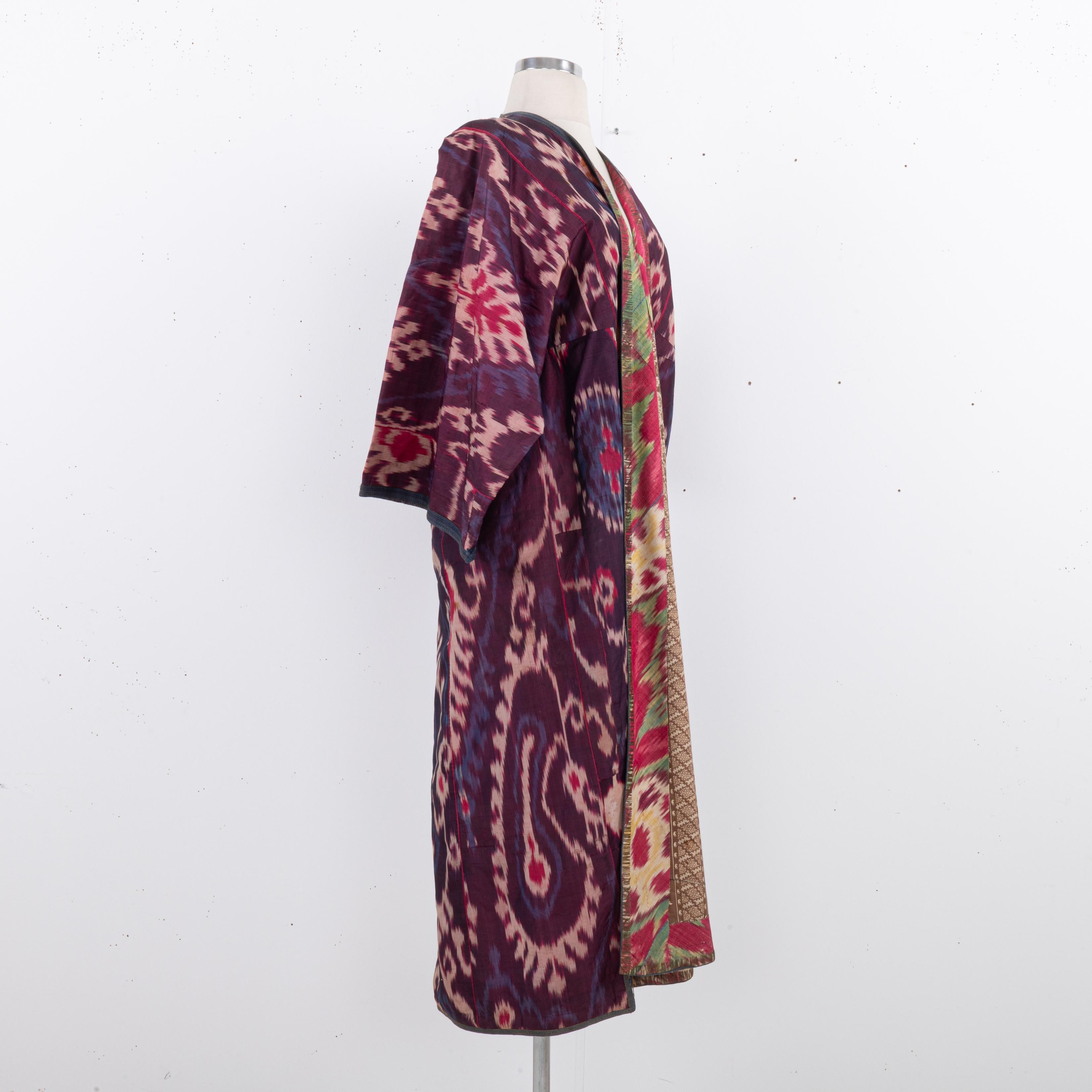 Chapan di seta Ikat, Tajikstan, fine del XIX secolo. in vendita 5