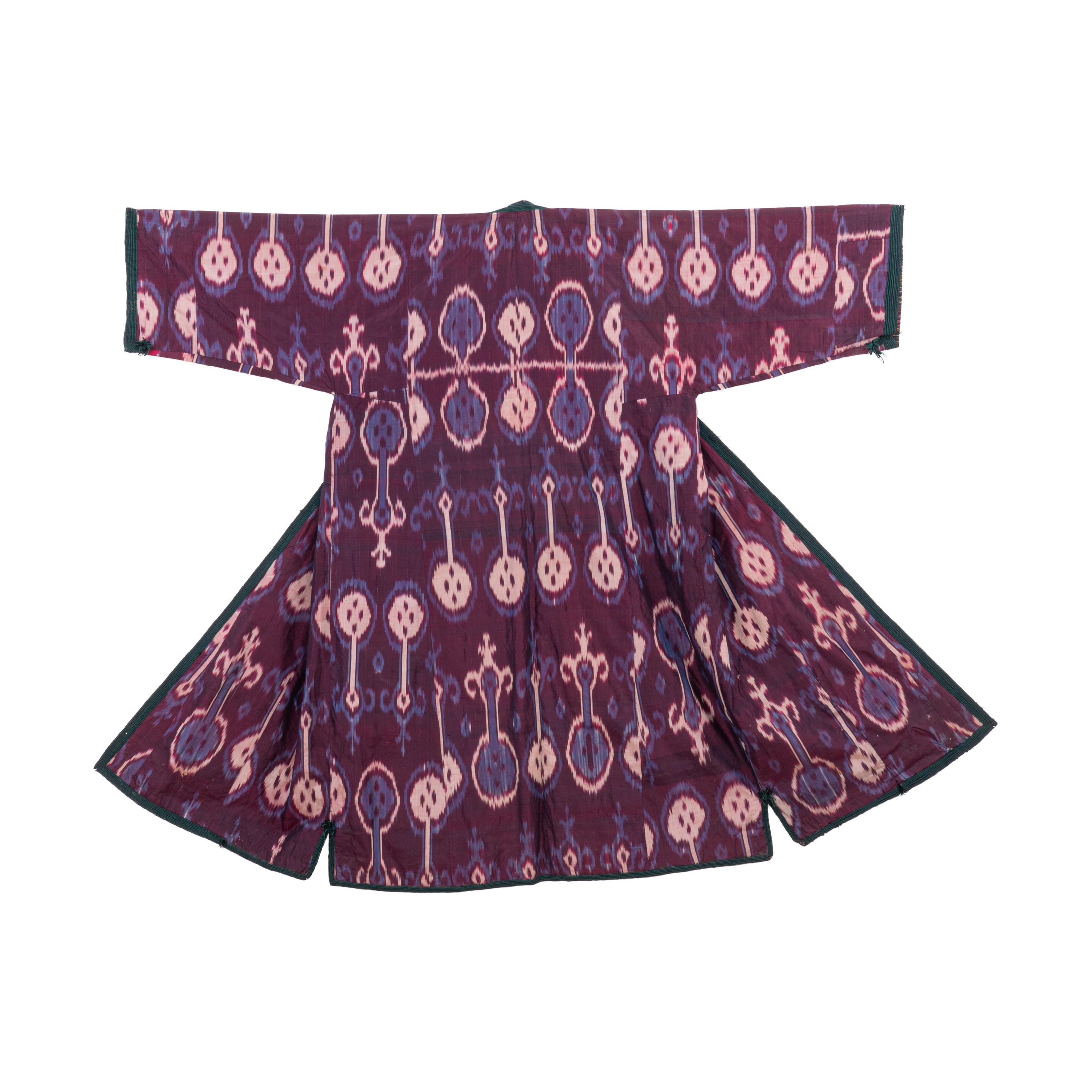 Chapans are probably the most famous Central Asian fashion garments made from mostly ıkats, either pure silk and lined with cotton, or silk war and cotton weft , again with a cotton lining.
This is an antique and used chapan therefore it is not in