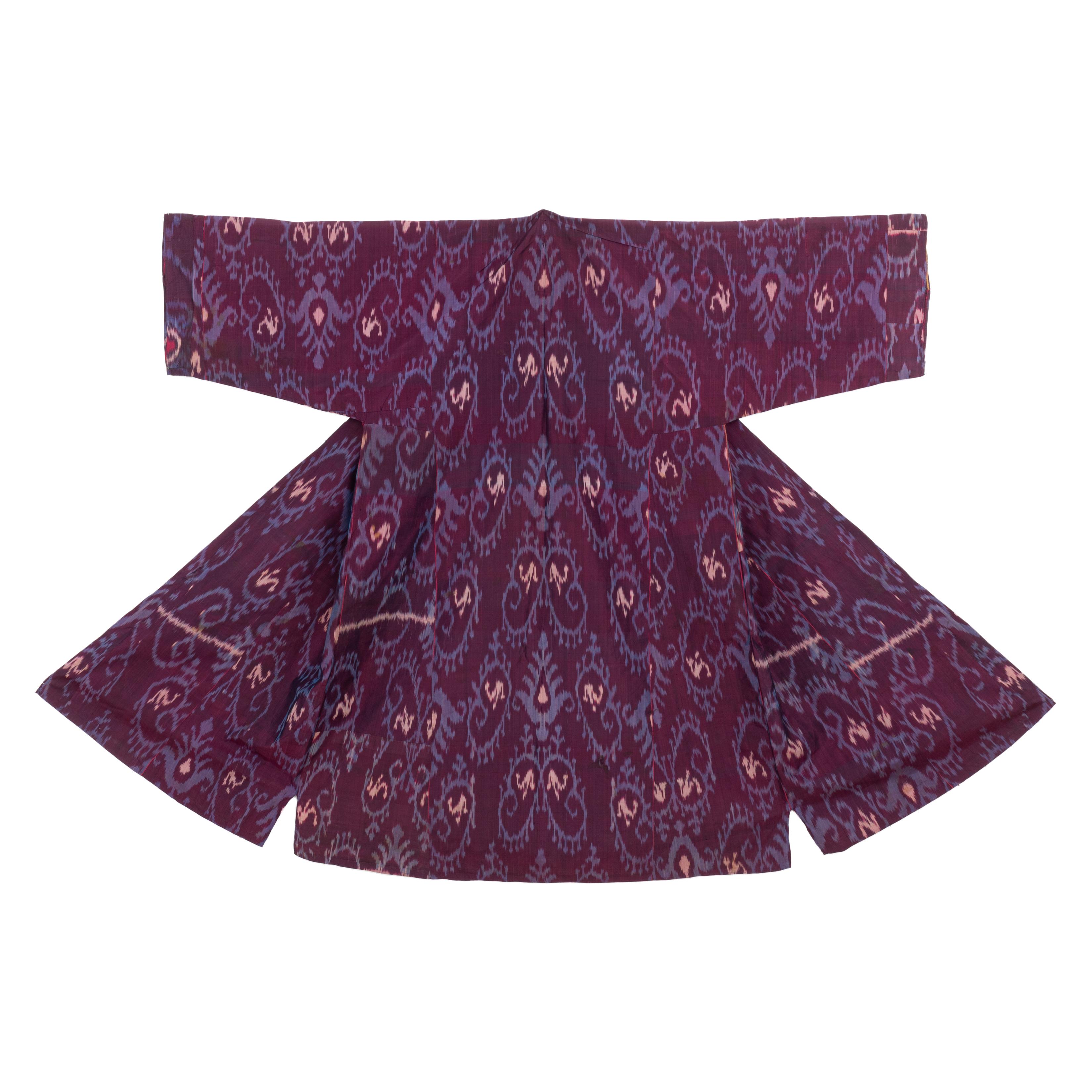 Chapans are probably the most famous Central Asian fashion garments made from mostly ıkats, either pure silk and lined with cotton, or silk war and cotton weft , again with a cotton lining.
This is an antique and used chapan therefore it is not in