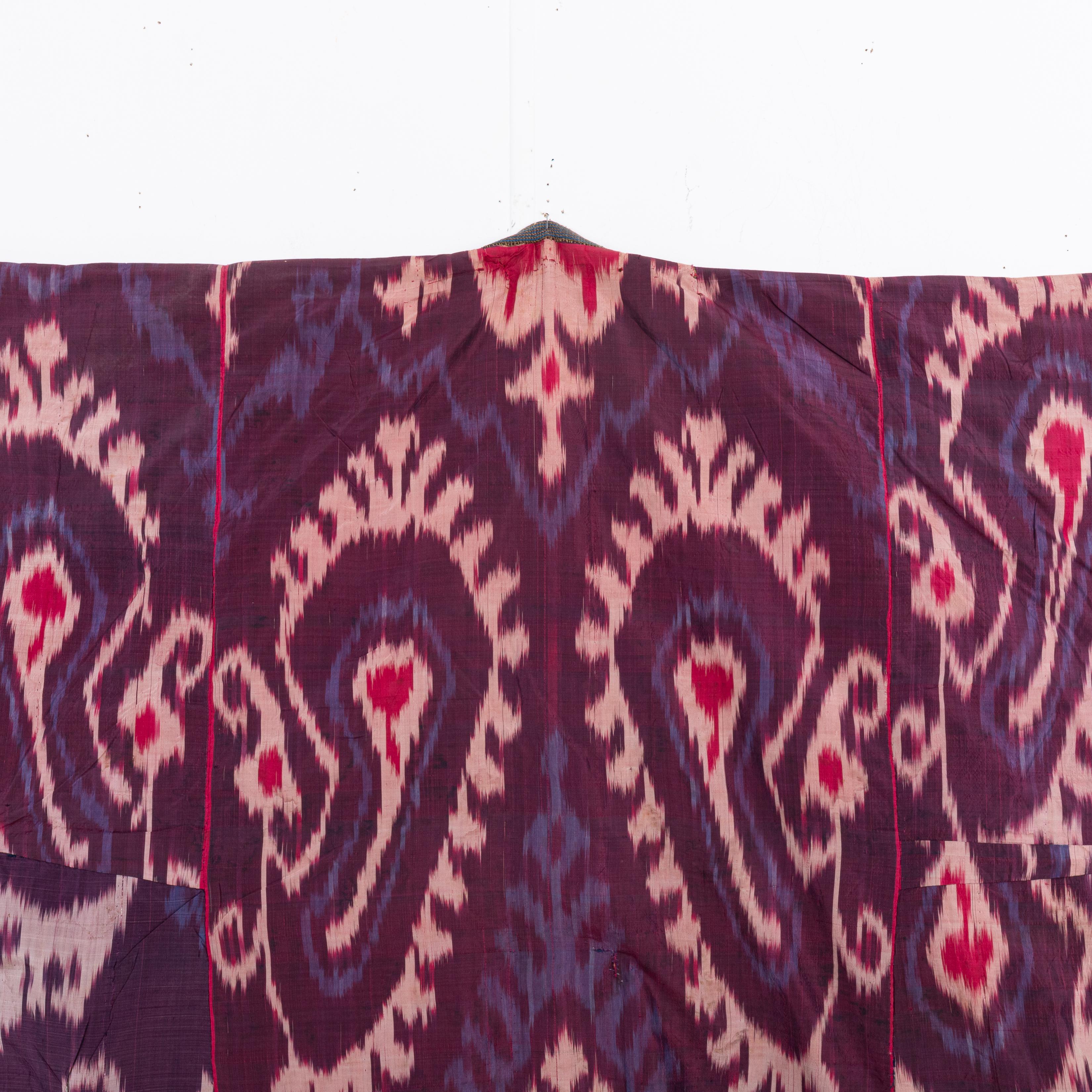 Arte popolare Chapan di seta Ikat, Tajikstan, fine del XIX secolo. in vendita