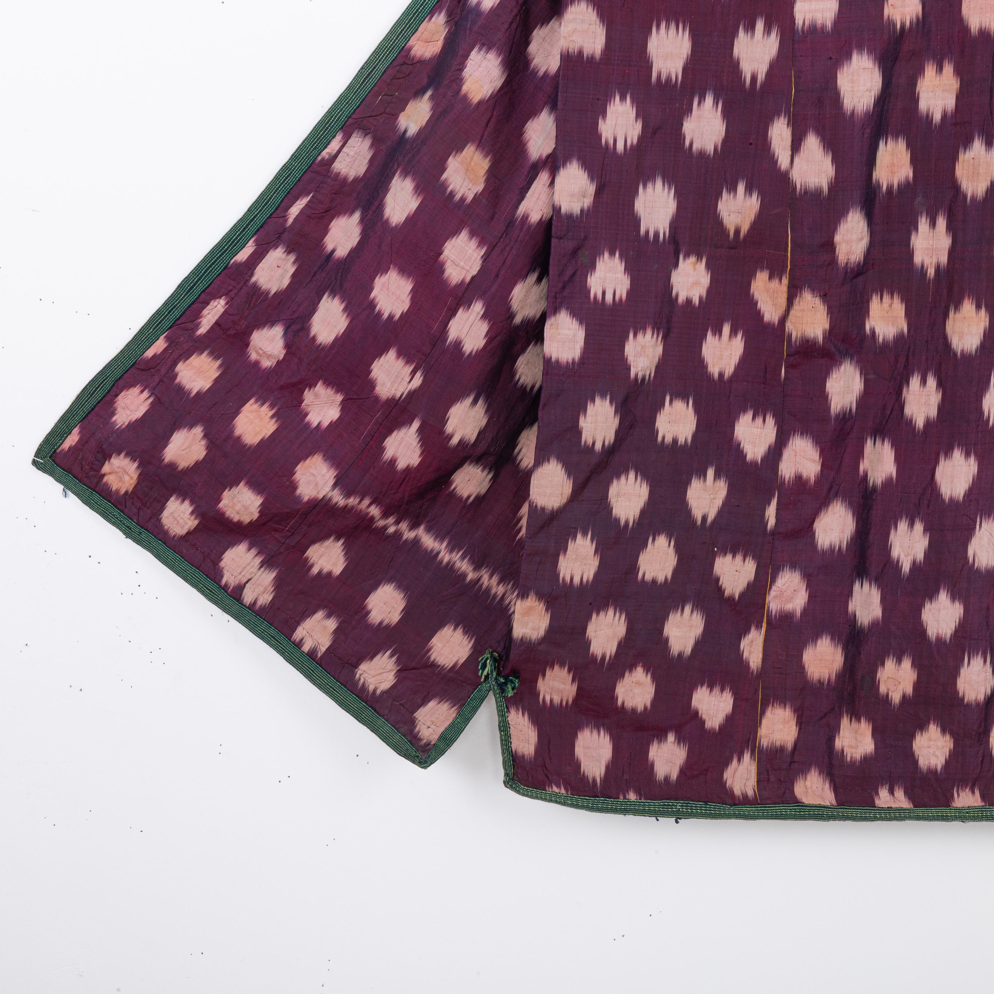 Silk Ikat Chapan, Tajikstan, Late 19th Century. In Fair Condition For Sale In Istanbul, TR