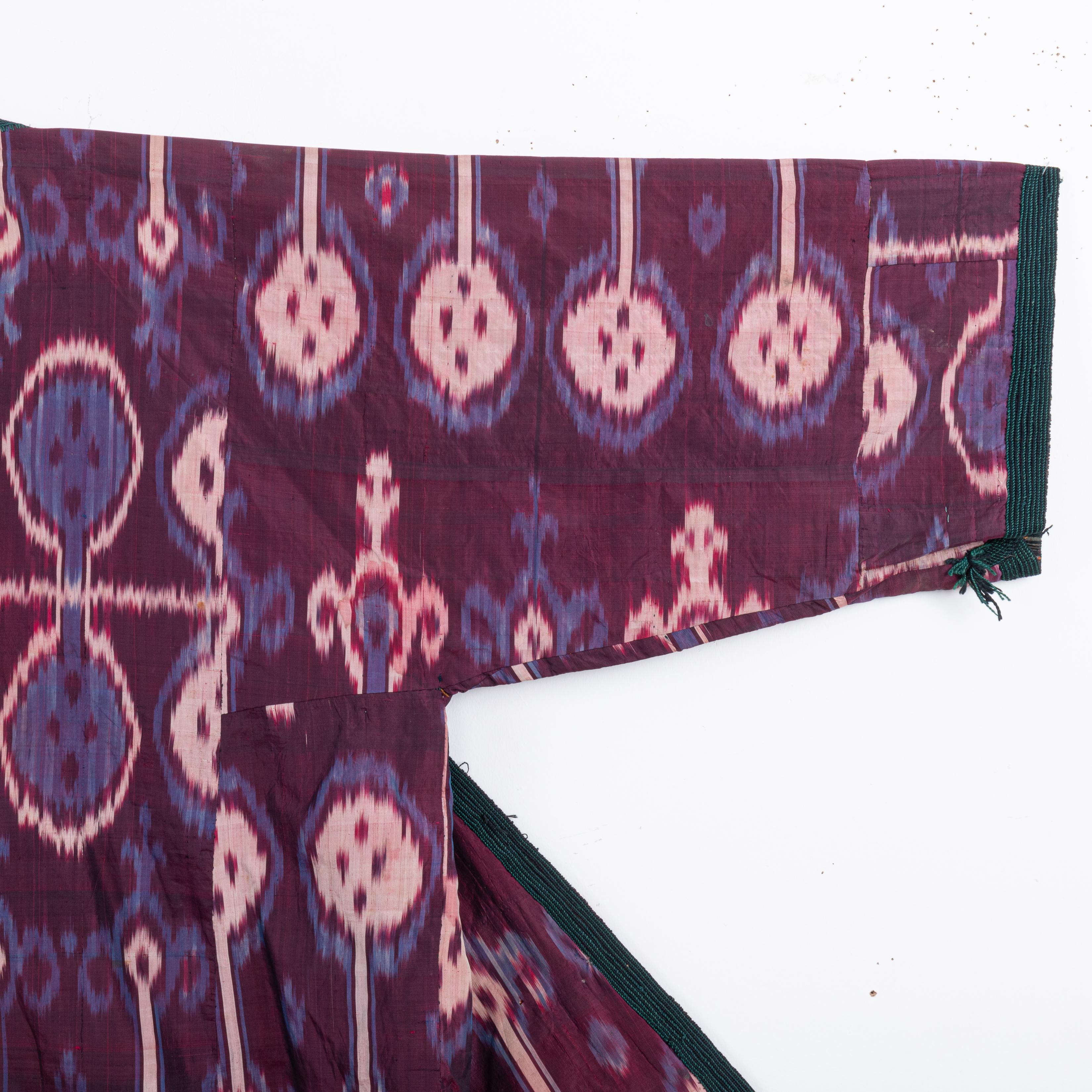 Silk Ikat Chapan, Tajikstan, Late 19th Century. In Fair Condition For Sale In Istanbul, TR