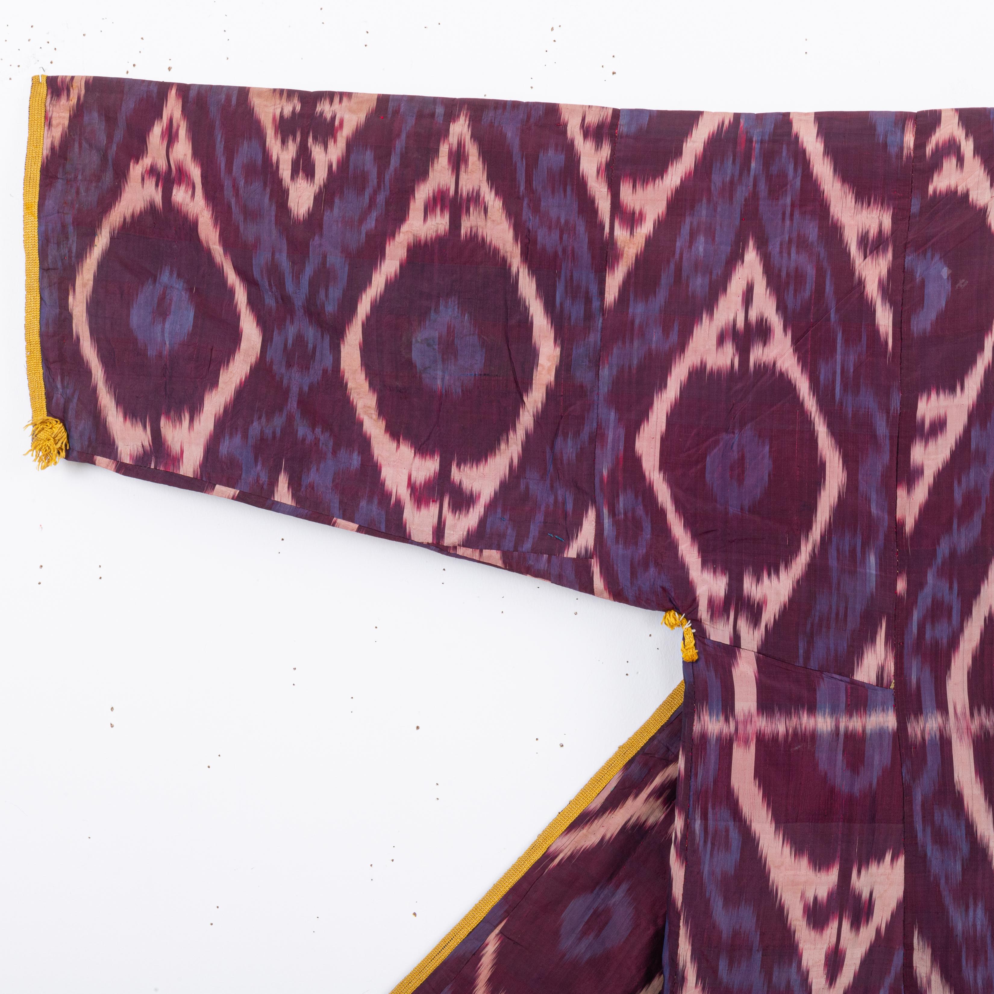 Silk Ikat Chapan, Tajikstan, Late 19th Century. In Fair Condition For Sale In Istanbul, TR