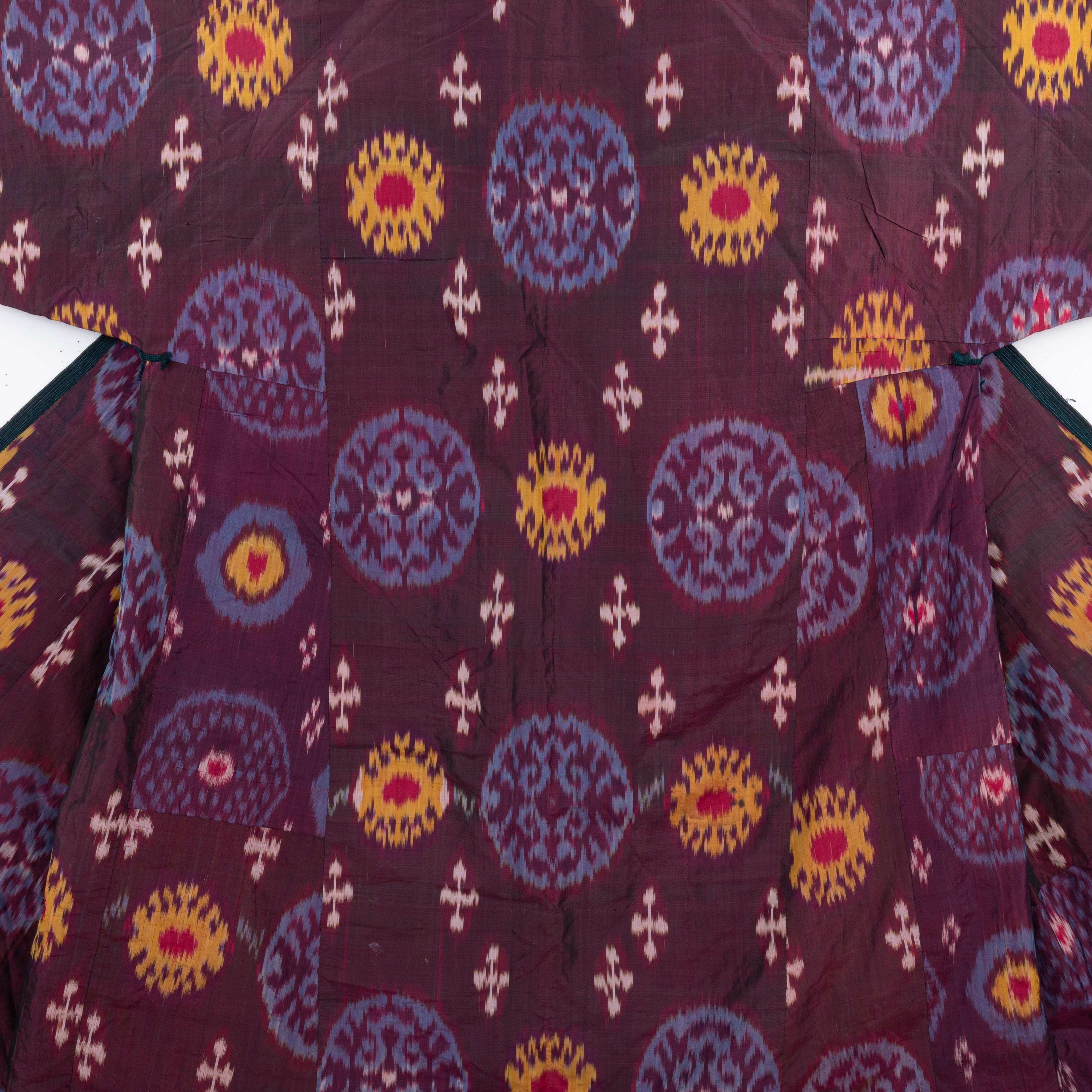Silk Ikat Chapan, Tajikstan, Late 19th Century. In Fair Condition For Sale In Istanbul, TR