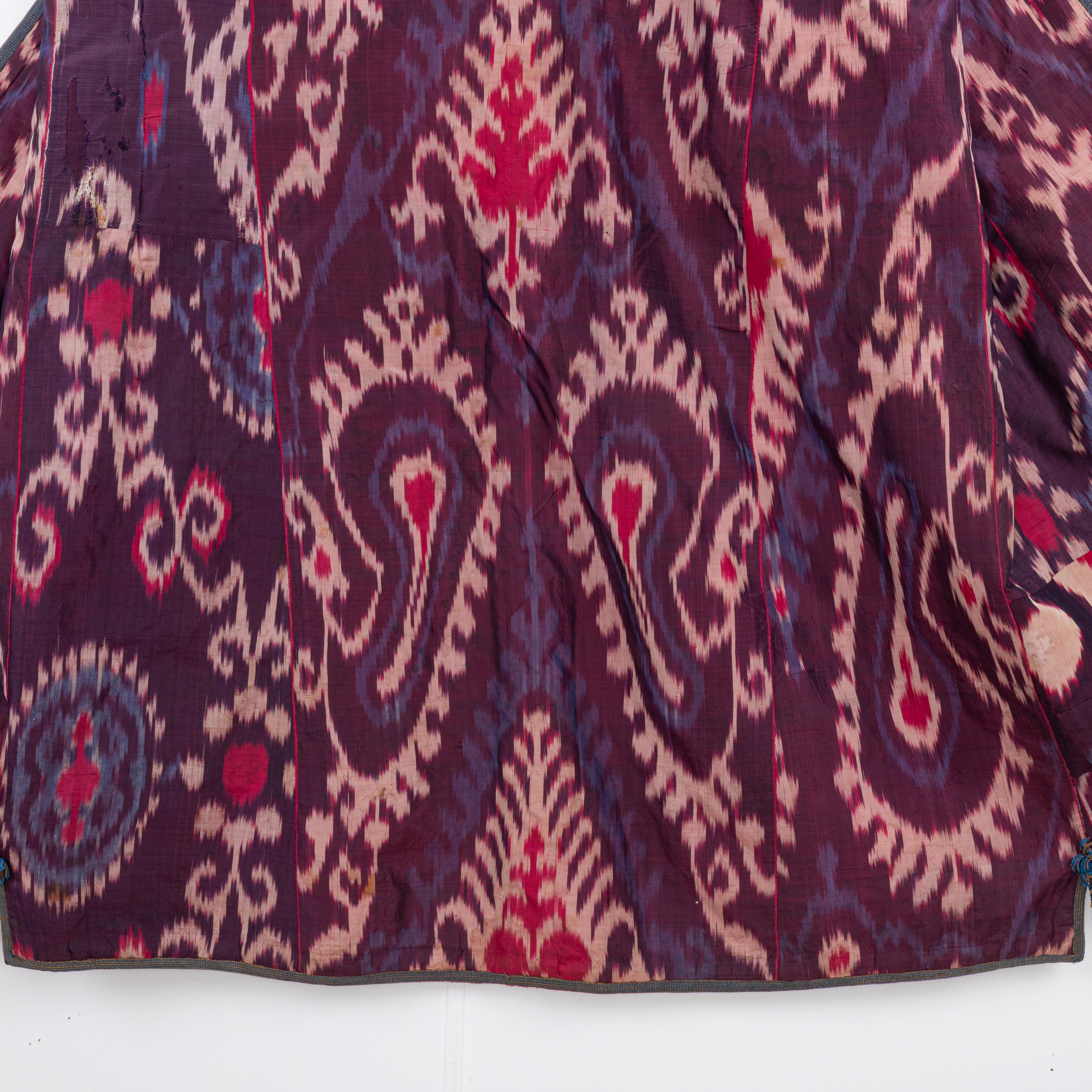 XX secolo Chapan di seta Ikat, Tajikstan, fine del XIX secolo. in vendita