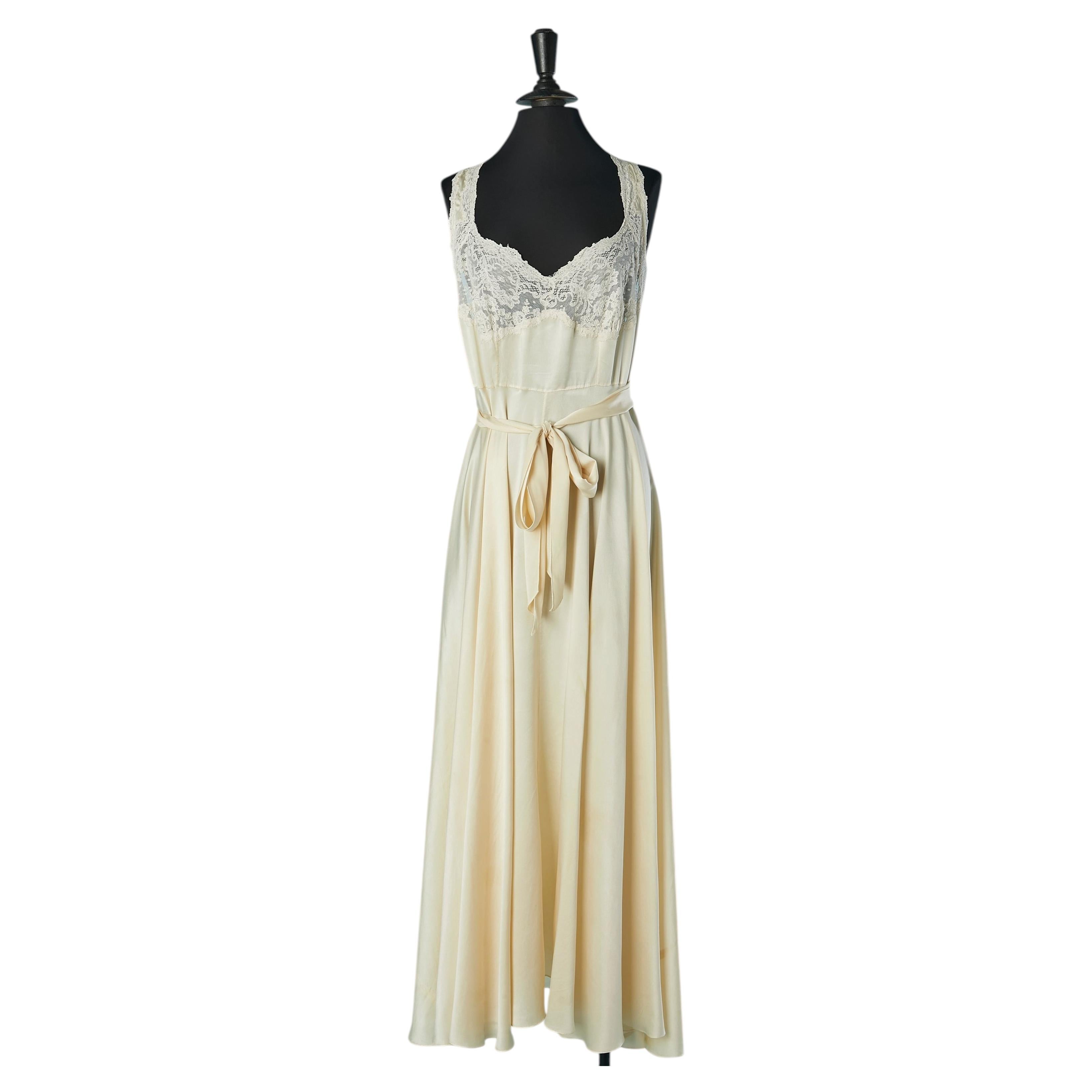 Camicia da notte in seta avorio senza schienale con inserto in pizzo, circa anni '30