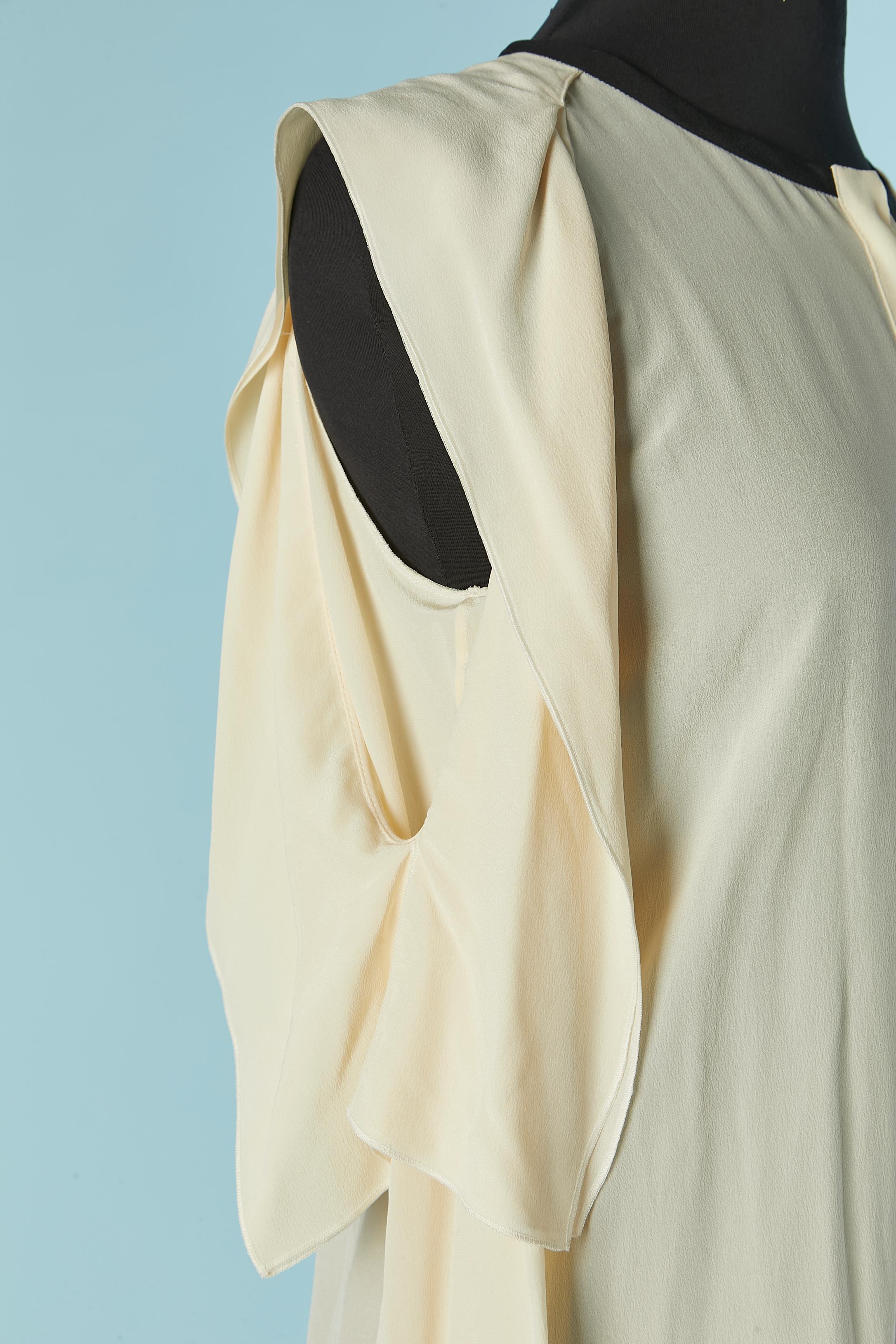 Beige Chemise ouverte sur l'épaule VIONNET, neuve avec étiquette en vente