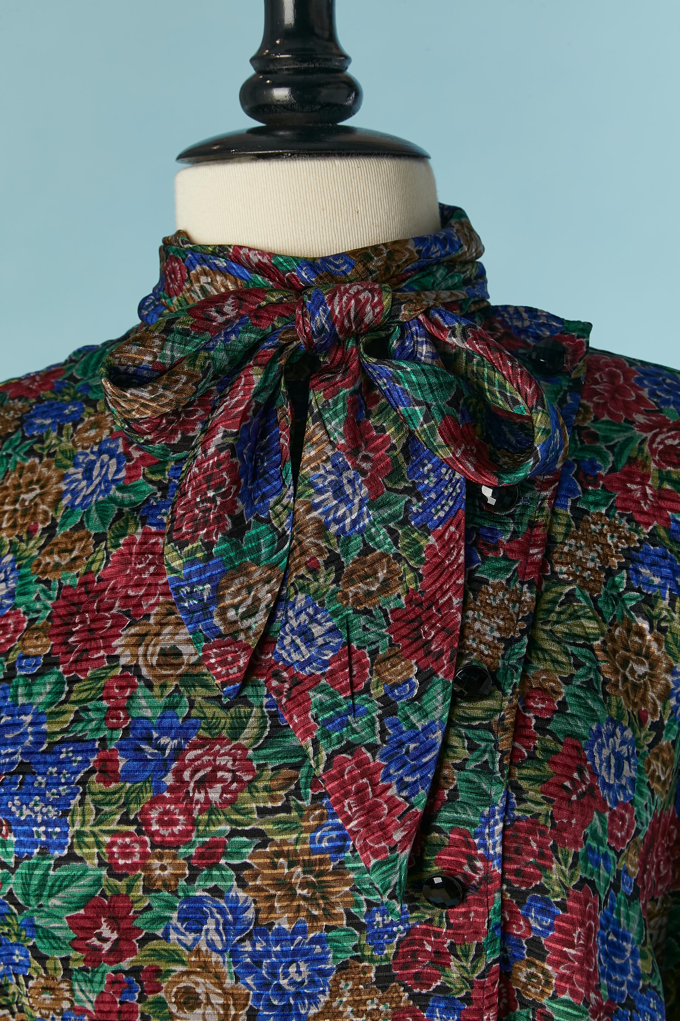 Silk jacquard cocktail dress with flower print. Asymmetrical button placket. 
Button and buttonhole closure on the left side + bow. Button and buttonhole on the cuffs as well. 
Pocket on both side.
SIZE M ( but small waist, please check the