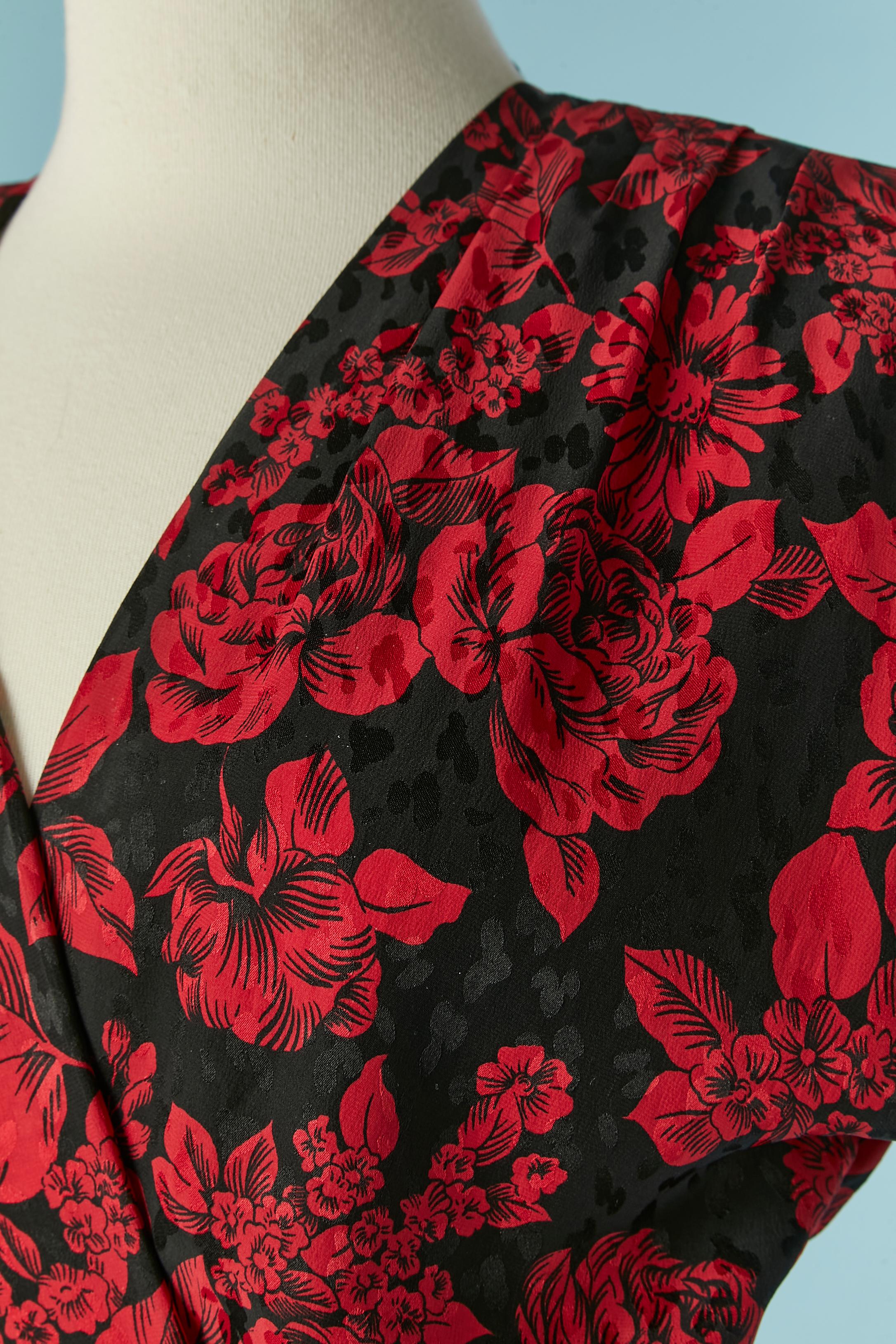 Black silk jacquard dress with red flower print. Zip closure on the left side. The top is wrapped. Shoulder pads. Pockets on both side. 
SIZE 38 (Fr) M 
