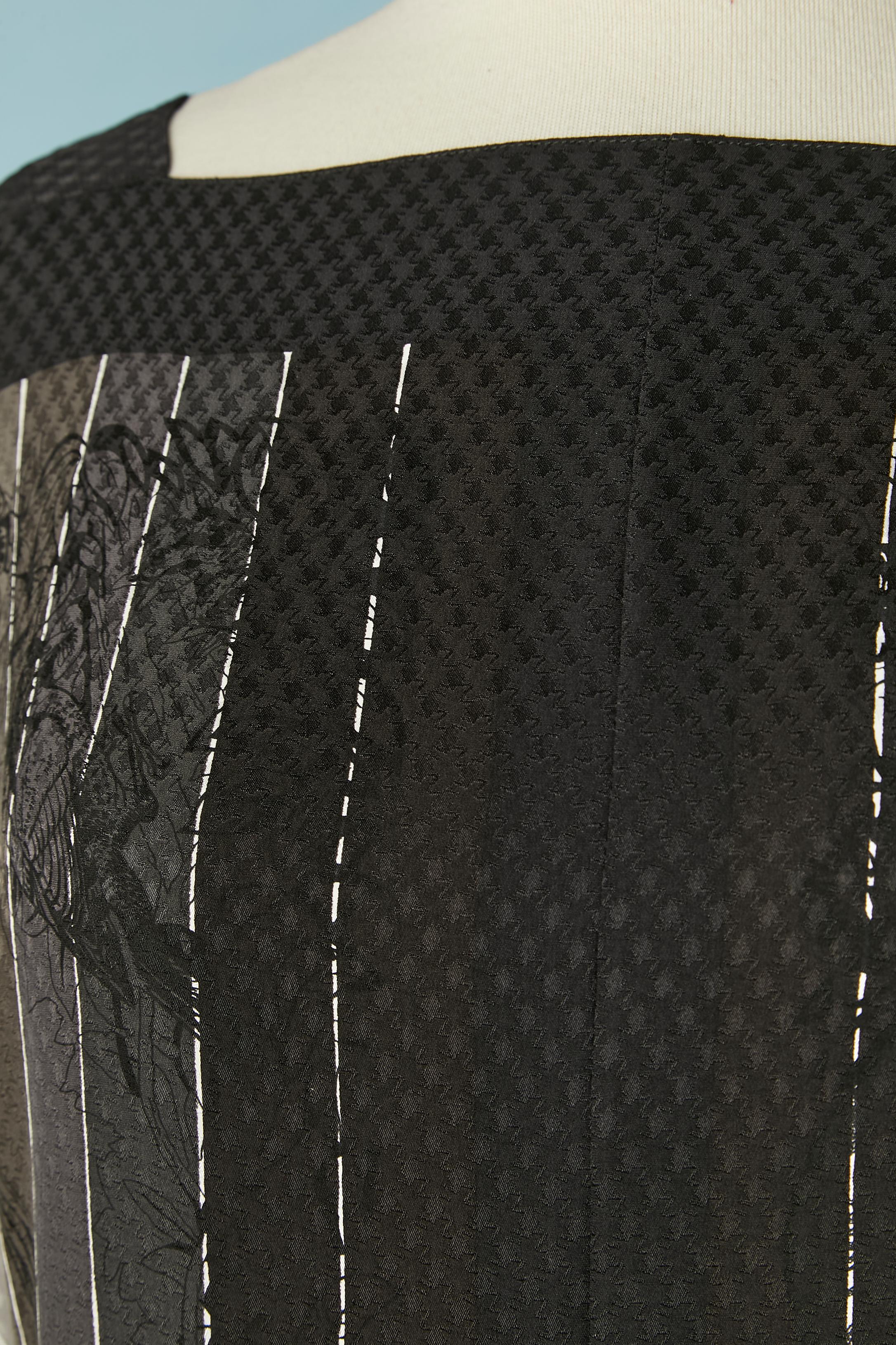 Chaqueta estampada de jacquard de seda con cinturón y botones de nácar de la marca en el lateral. 
TALLA 42/ L 