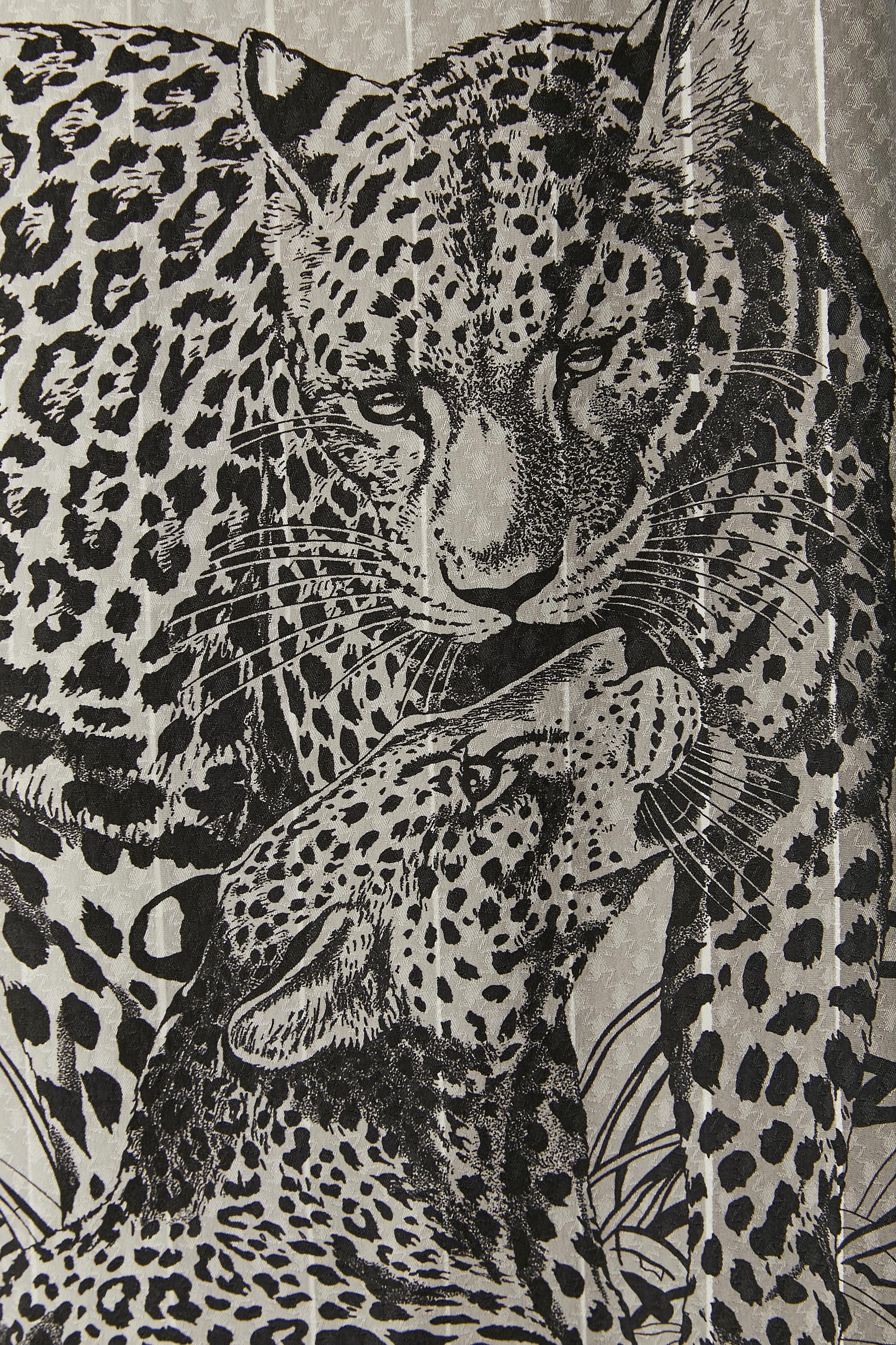 Chaqueta estampada de jacquard de seda con cinturón y botones laterales Hermès en venta 3