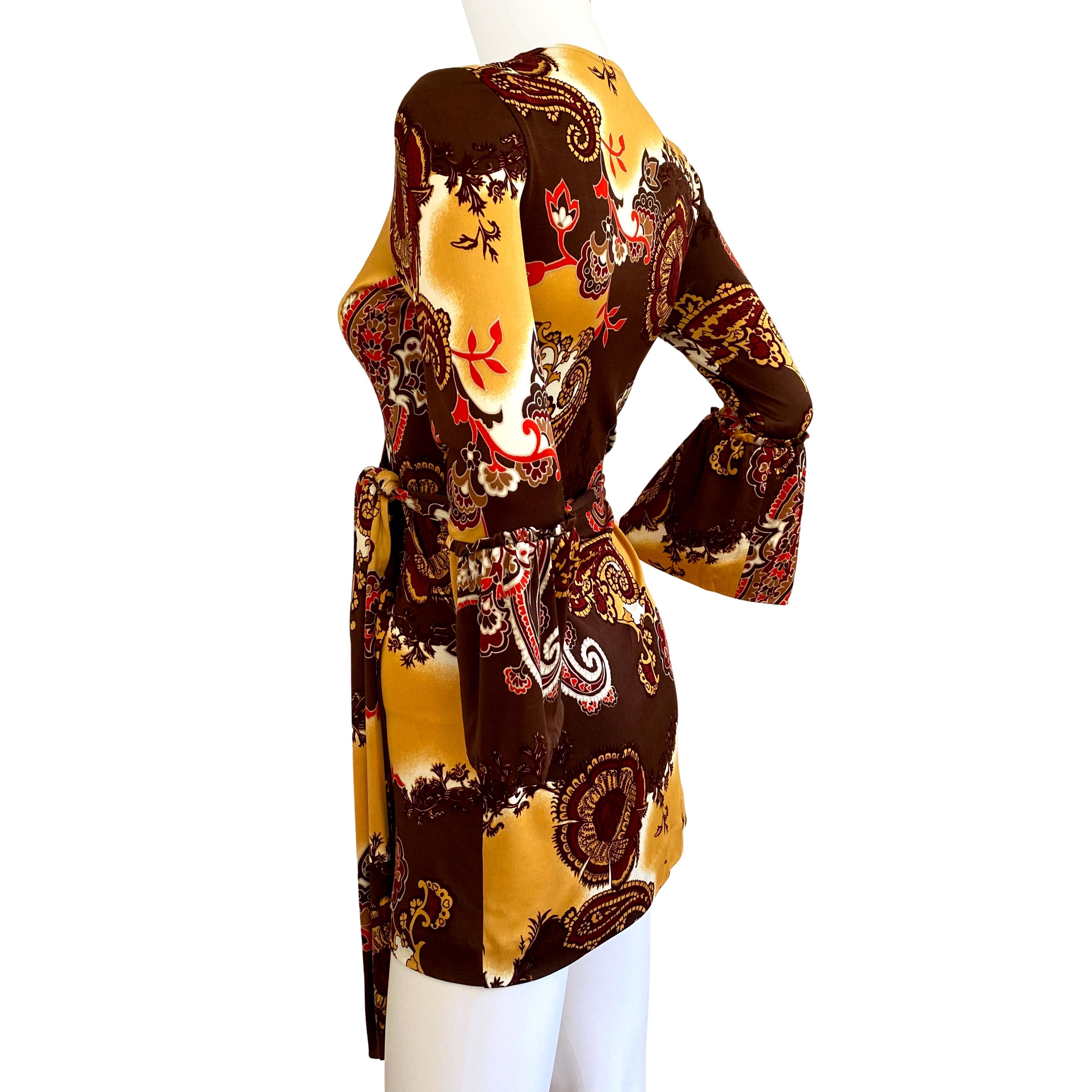  
Original gold-brown paisley print from Flora Kung.

FLORA KUNG silk dresses are made in premiere quality, long-filament silk yarn which gives a natural simmering glow and a buttery, luxurious feel. 
Available in sizes 4  
US 4 = UK 8 = French