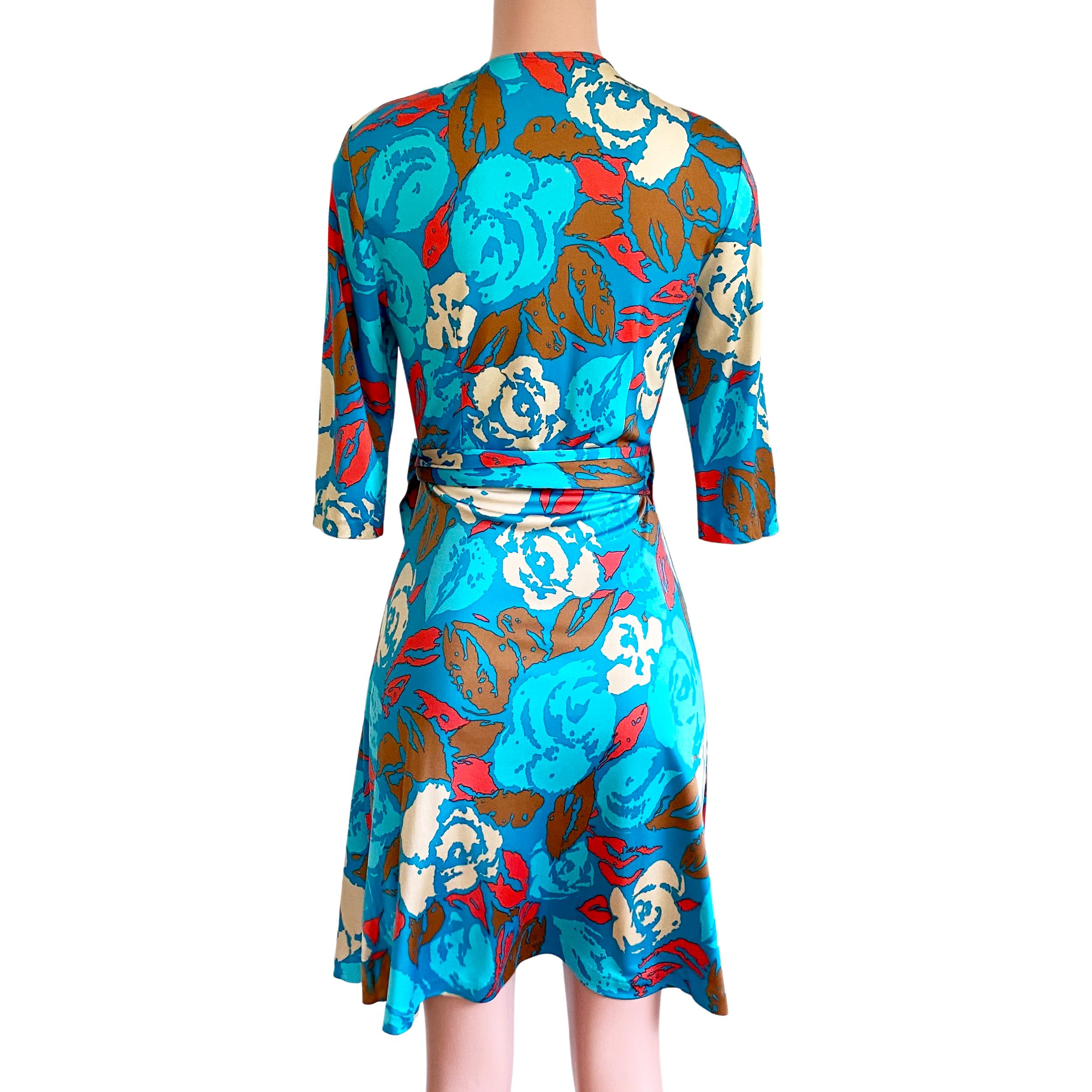 True wrap dress with 3/4 sleeves in an abstract rose print on lake blue turquoise buttery silk jersey.
Authentic FLORA KUNG silk dresses are made in premiere quality, long-filament silk yarn which gives a natural simmering glow and a buttery,