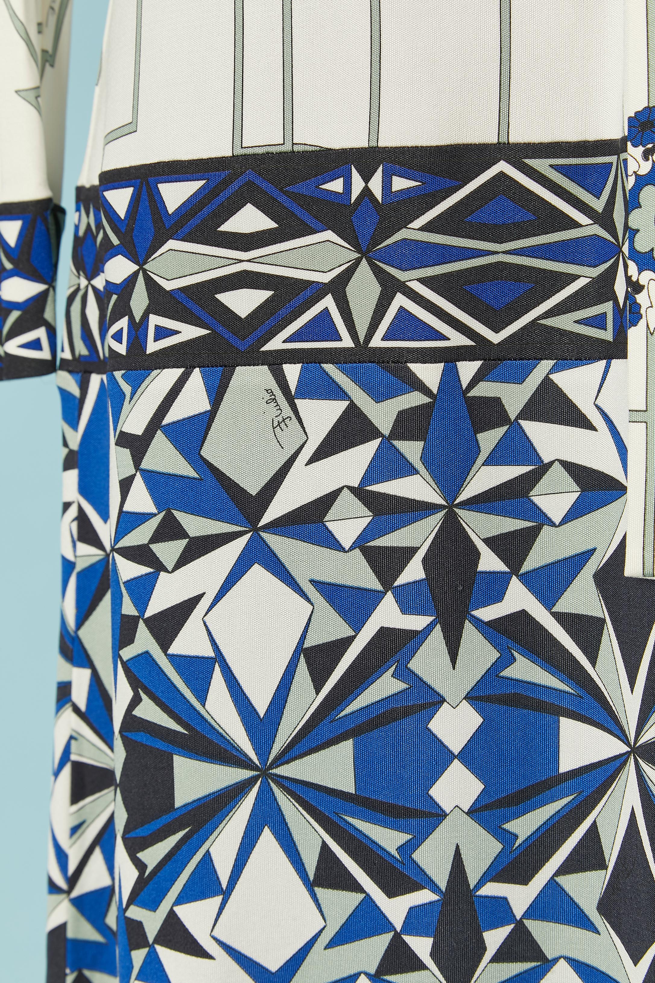 Silk jersey printed dress with belt. 
SIZE 42 (It) 38 (Fr) 8 (Us) M 