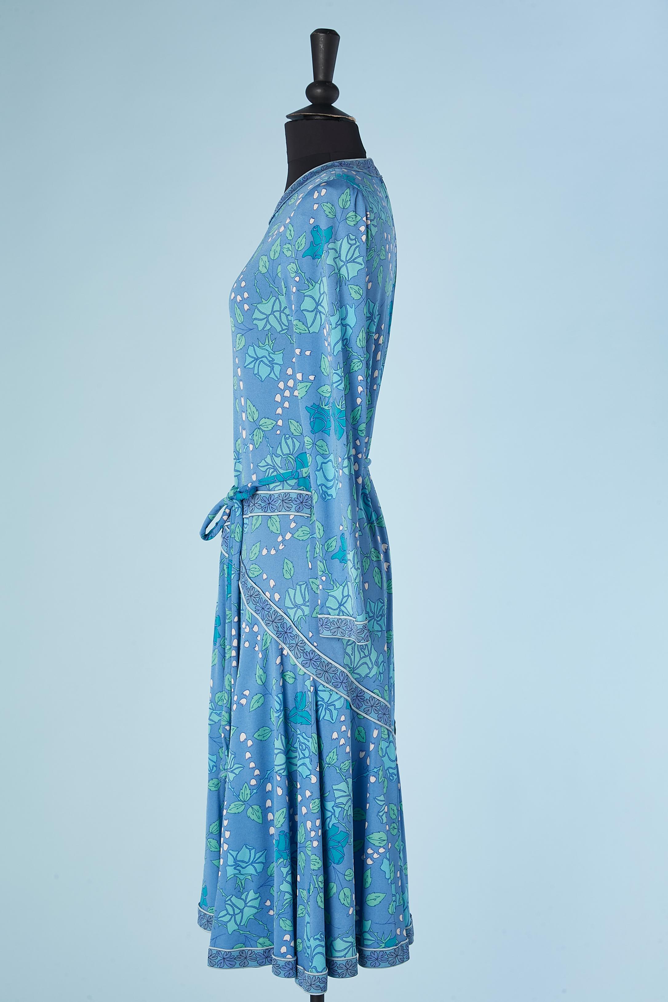 Vestido de jersey de seda estampado de rosas y lirios de los valles Bessi Circa 1960's en Excelente estado para la venta en Saint-Ouen-Sur-Seine, FR