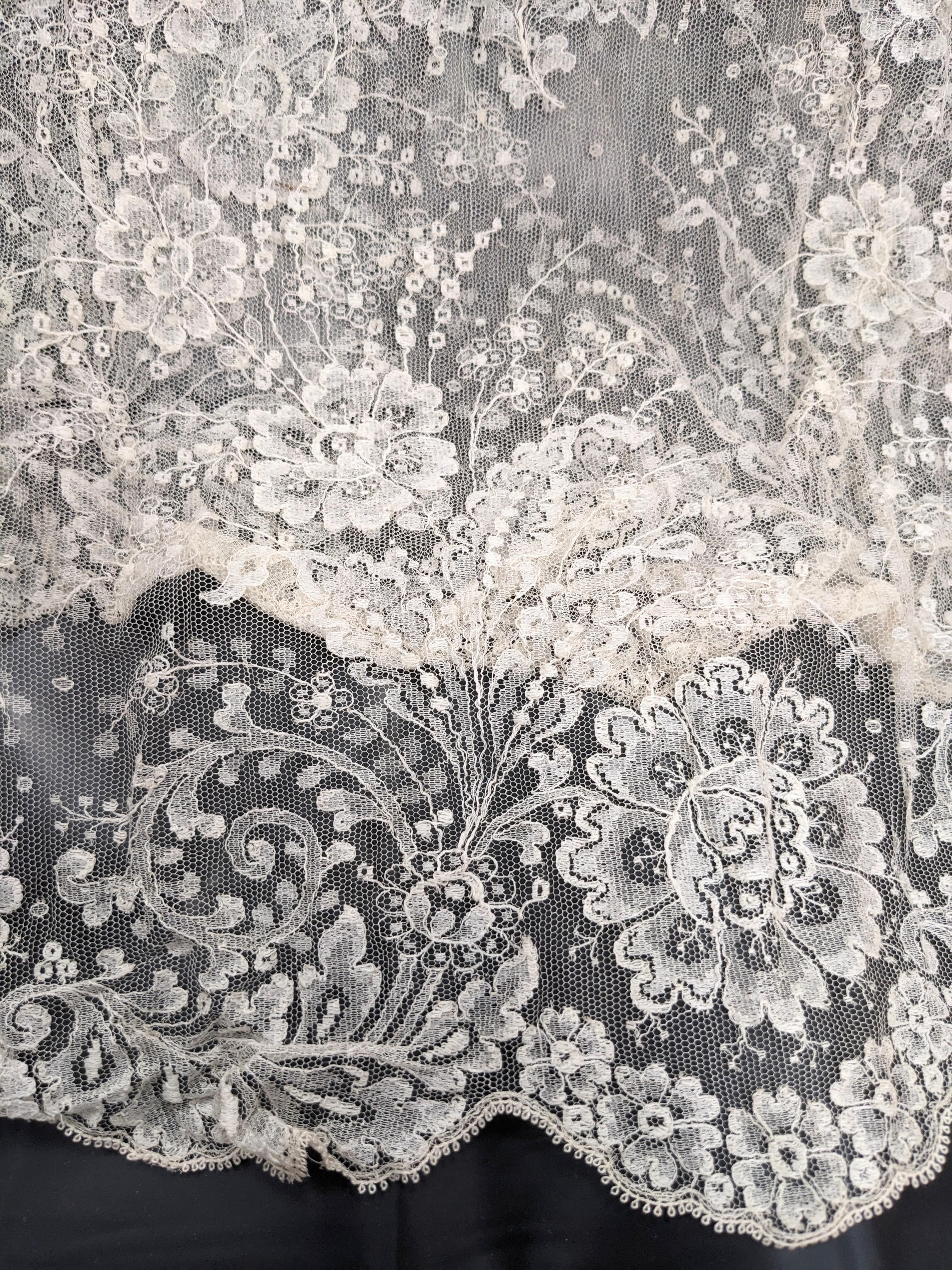 Silk Lace and Tulle Robe de Style For Sale 9
