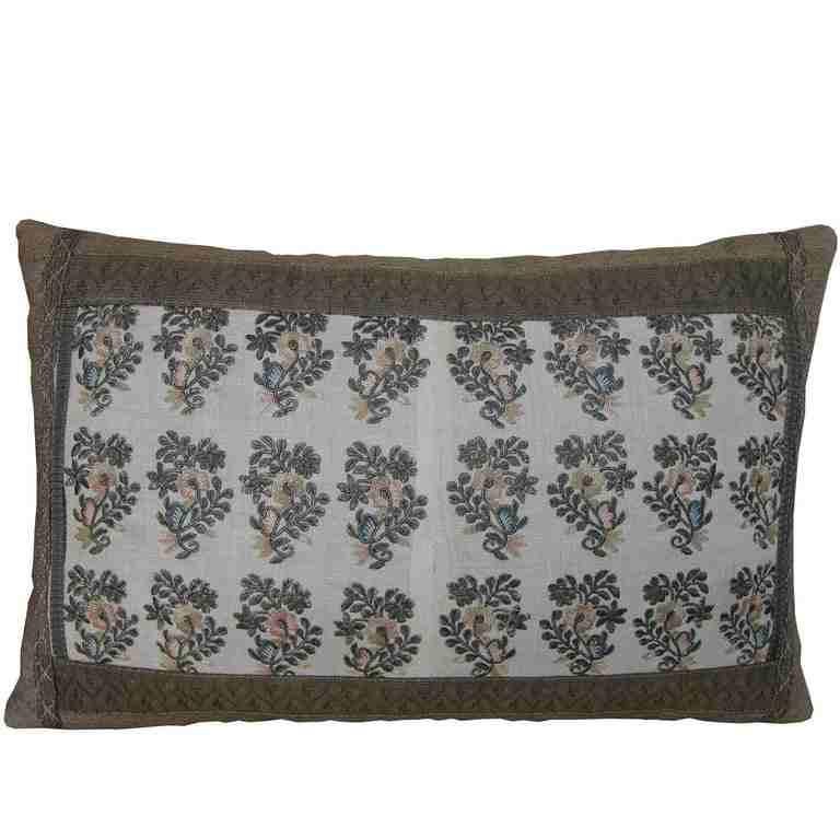 Silk Metalic Pillow circa 18th Century 1597p In Good Condition For Sale In Los Angeles, CA