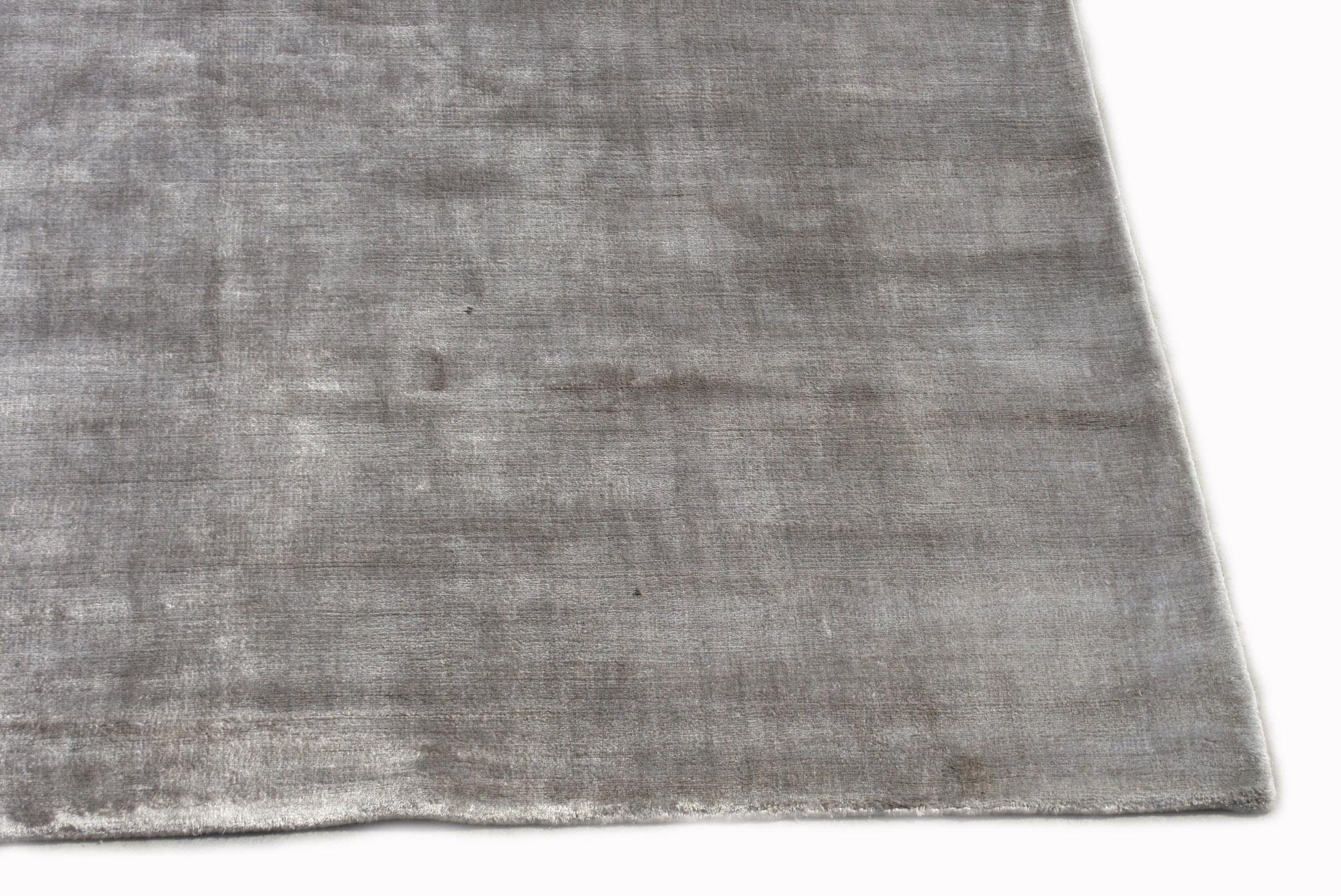 Silk Modern Rug In New Condition For Sale In Laguna Hills, CA