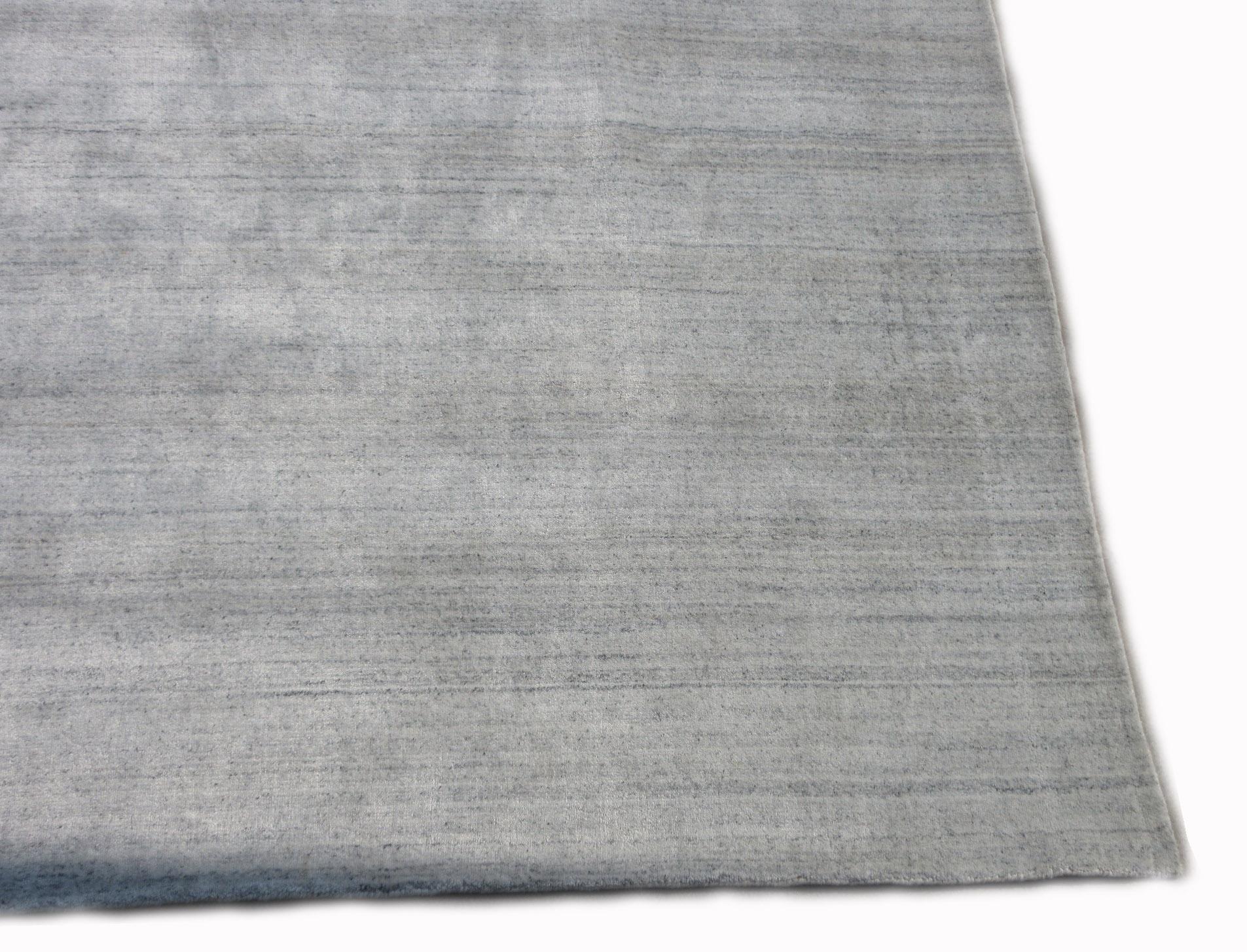 Silk Modern Rug In New Condition For Sale In Laguna Hills, CA