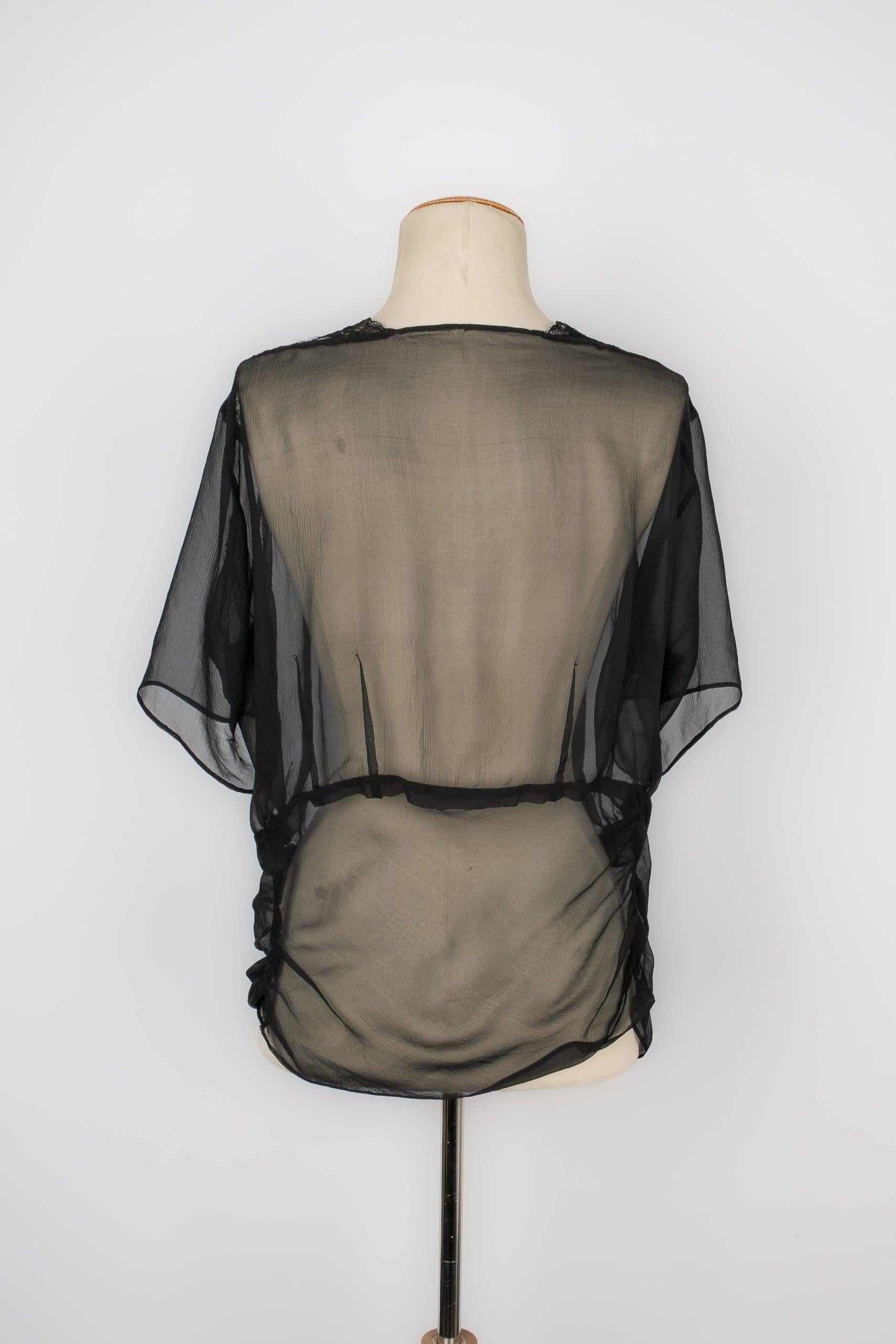 Silk Muslin with Black Lace Vintage Top In Excellent Condition For Sale In SAINT-OUEN-SUR-SEINE, FR
