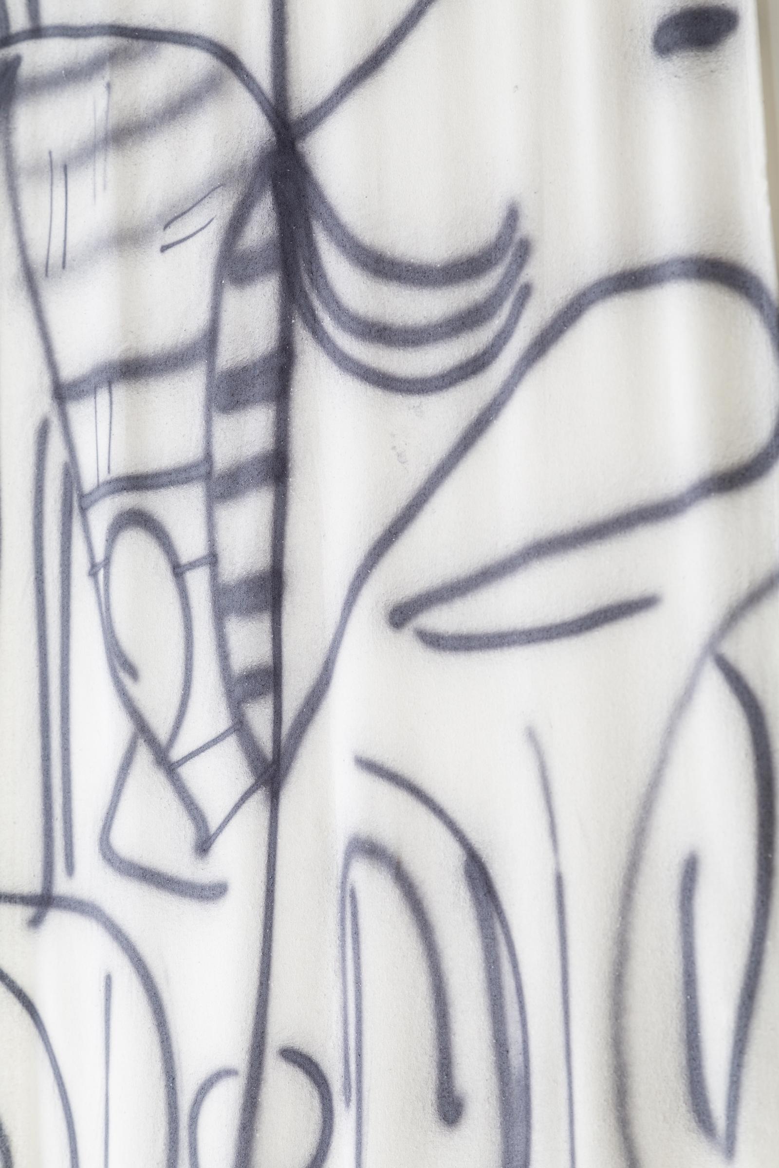 Soie Tapis de rideau en tissu de soie gris à lignes peintes à la main en forme de clous en vente