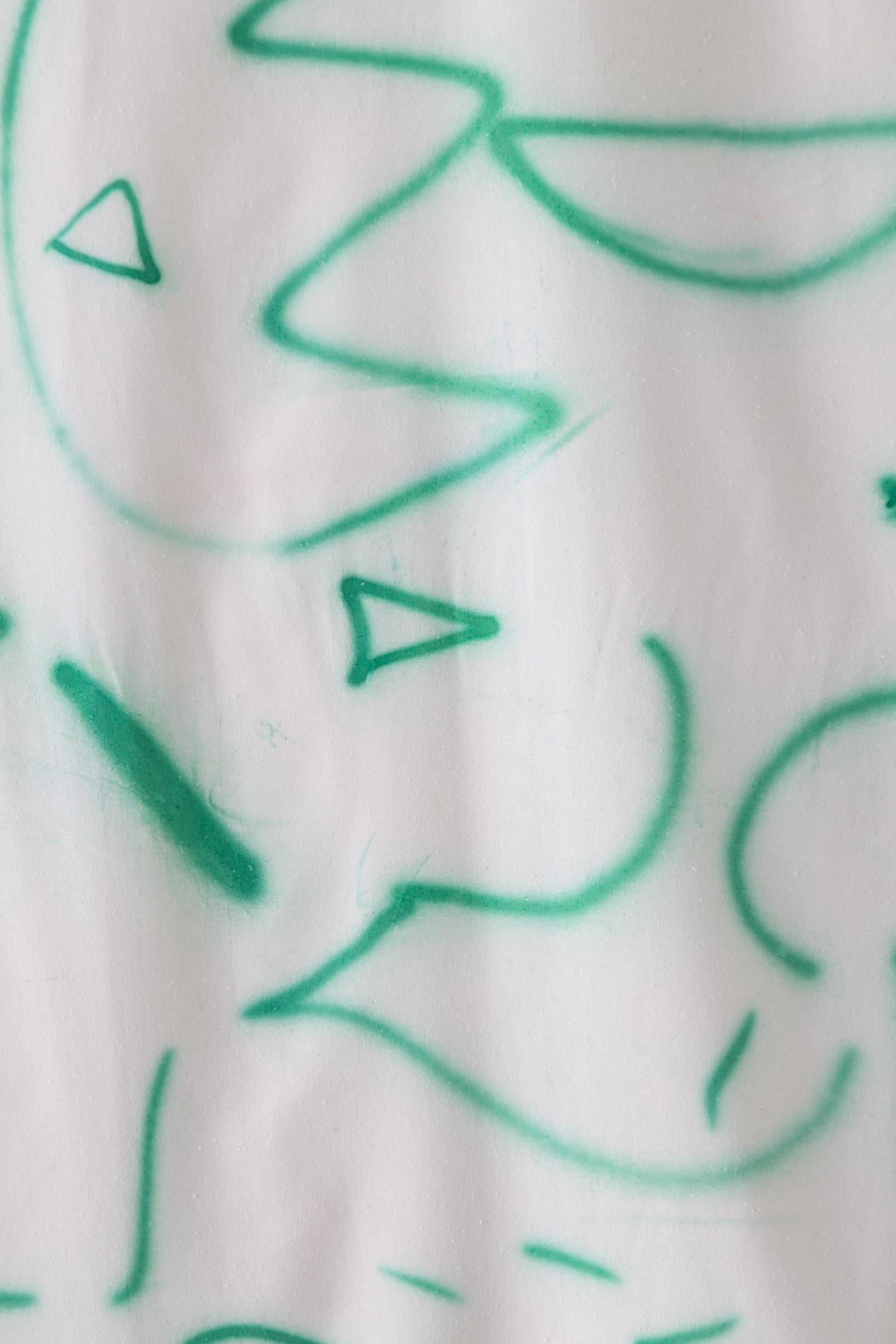 Seiden Noil Handbemalte grüne Linien Vorhängeband aus Stoff (21. Jahrhundert und zeitgenössisch) im Angebot