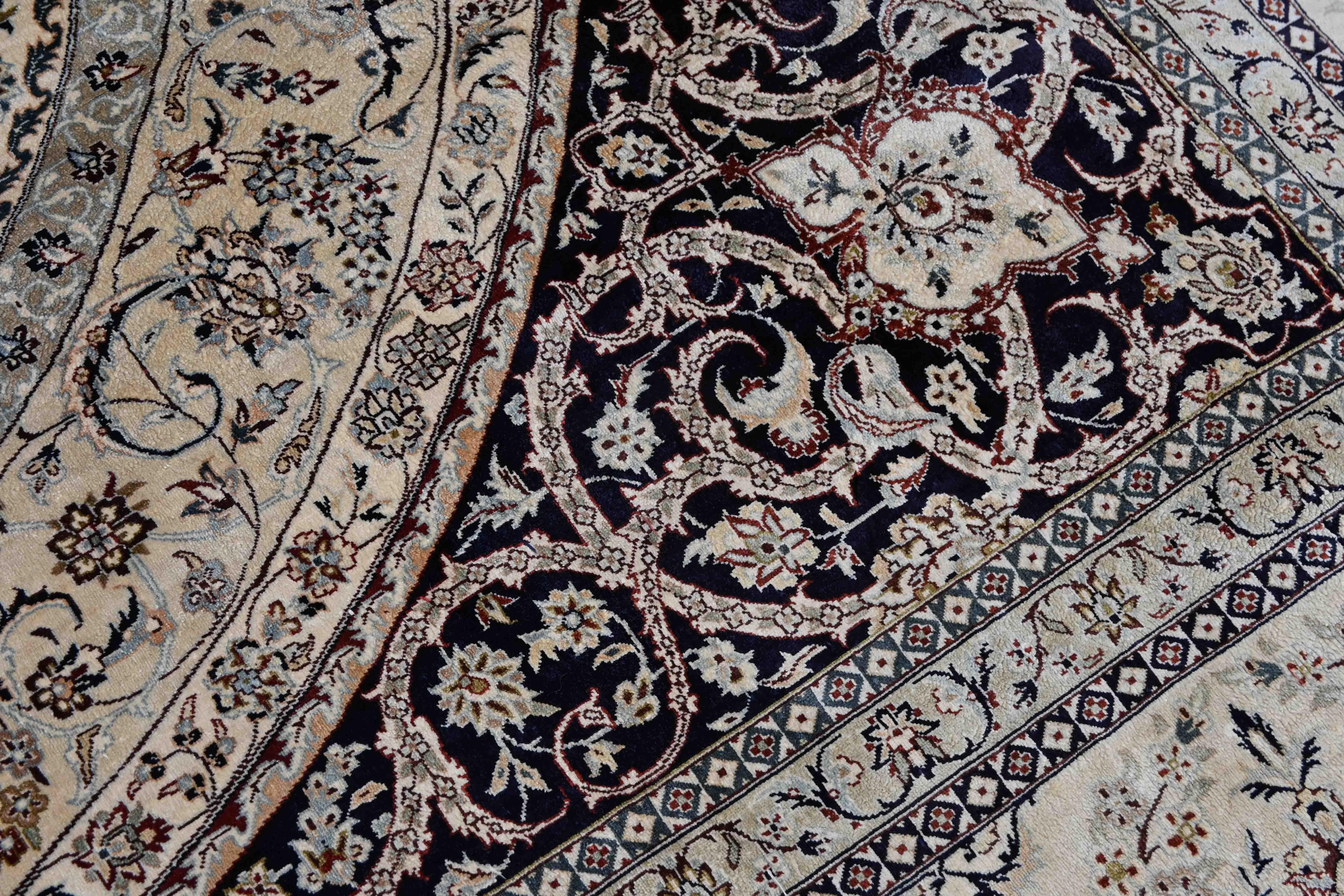 Tappeto di seta su seta, circa 1970  - N° 1408 in vendita 3