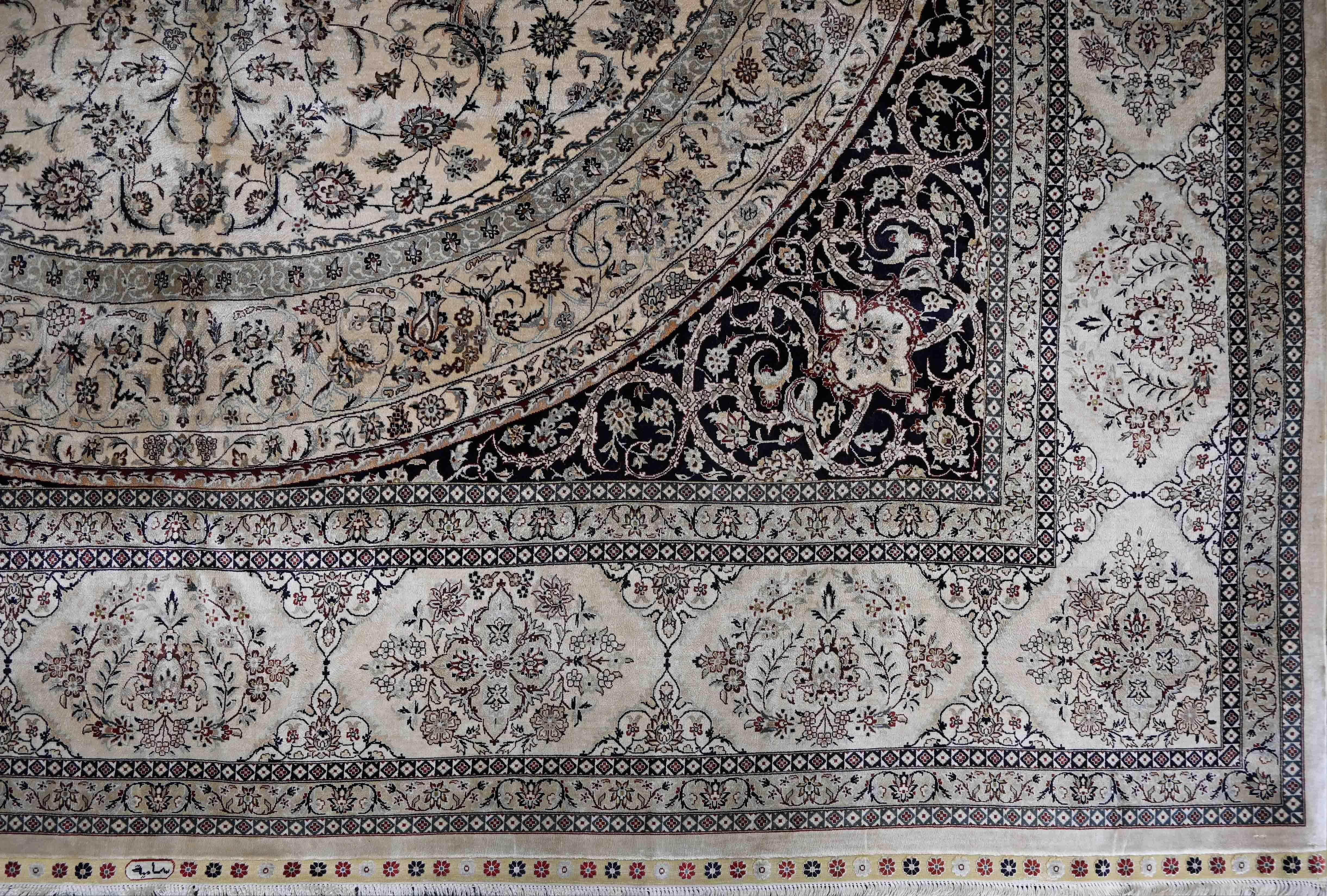 Asia orientale Tappeto di seta su seta, circa 1970  - N° 1408 in vendita