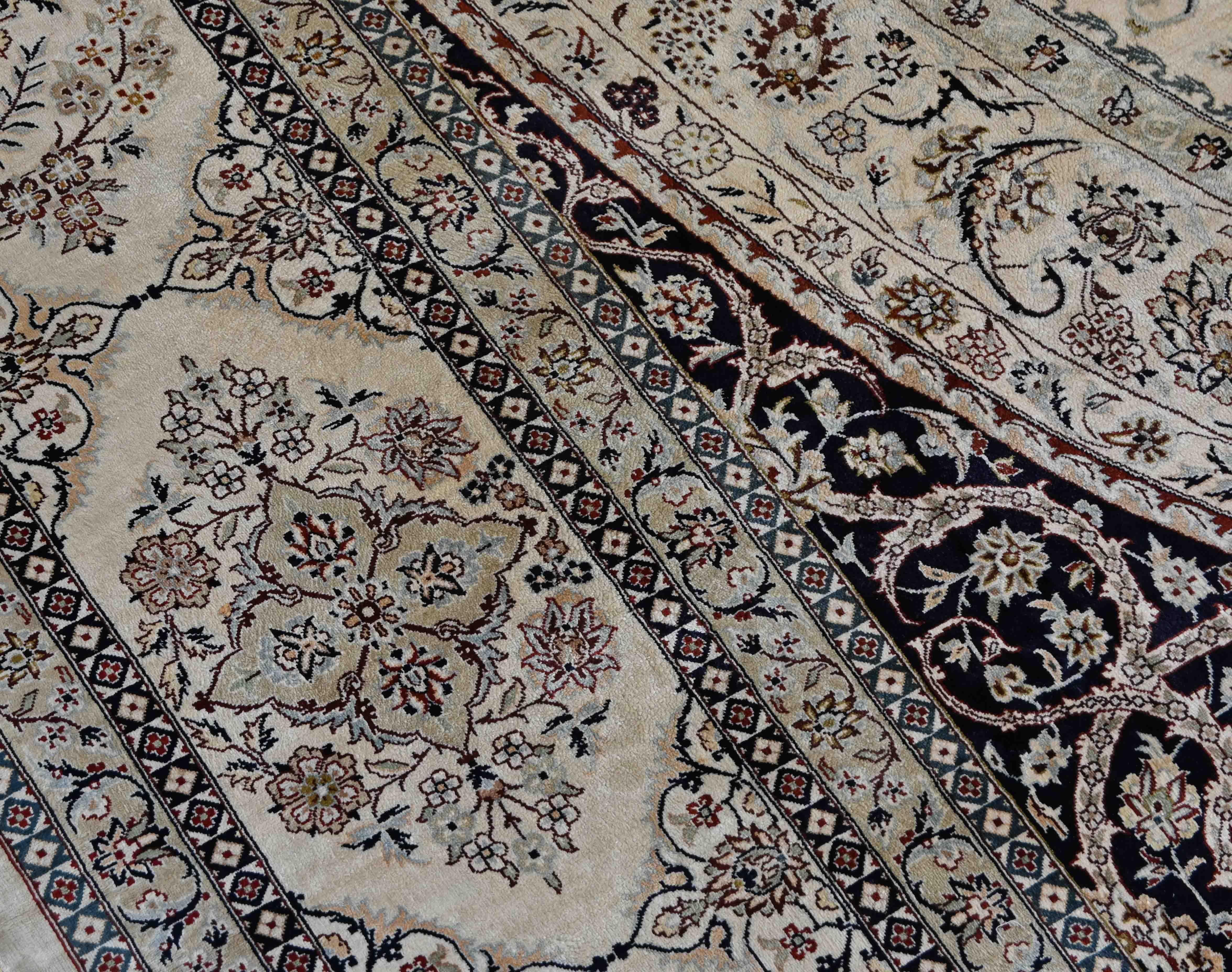 Tappeto di seta su seta, circa 1970  - N° 1408 in vendita 1