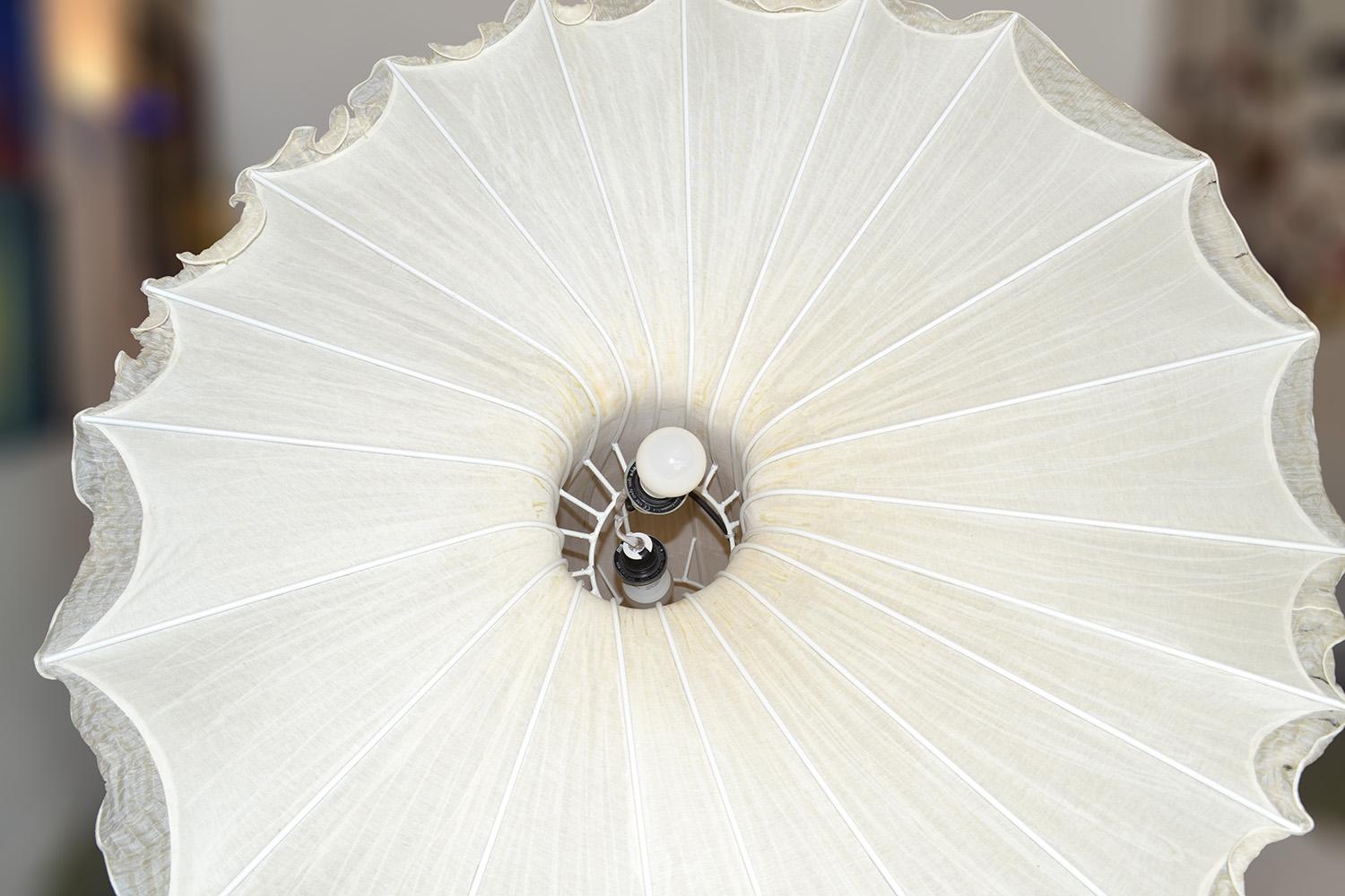 Lampada da terra in seta e metallo 