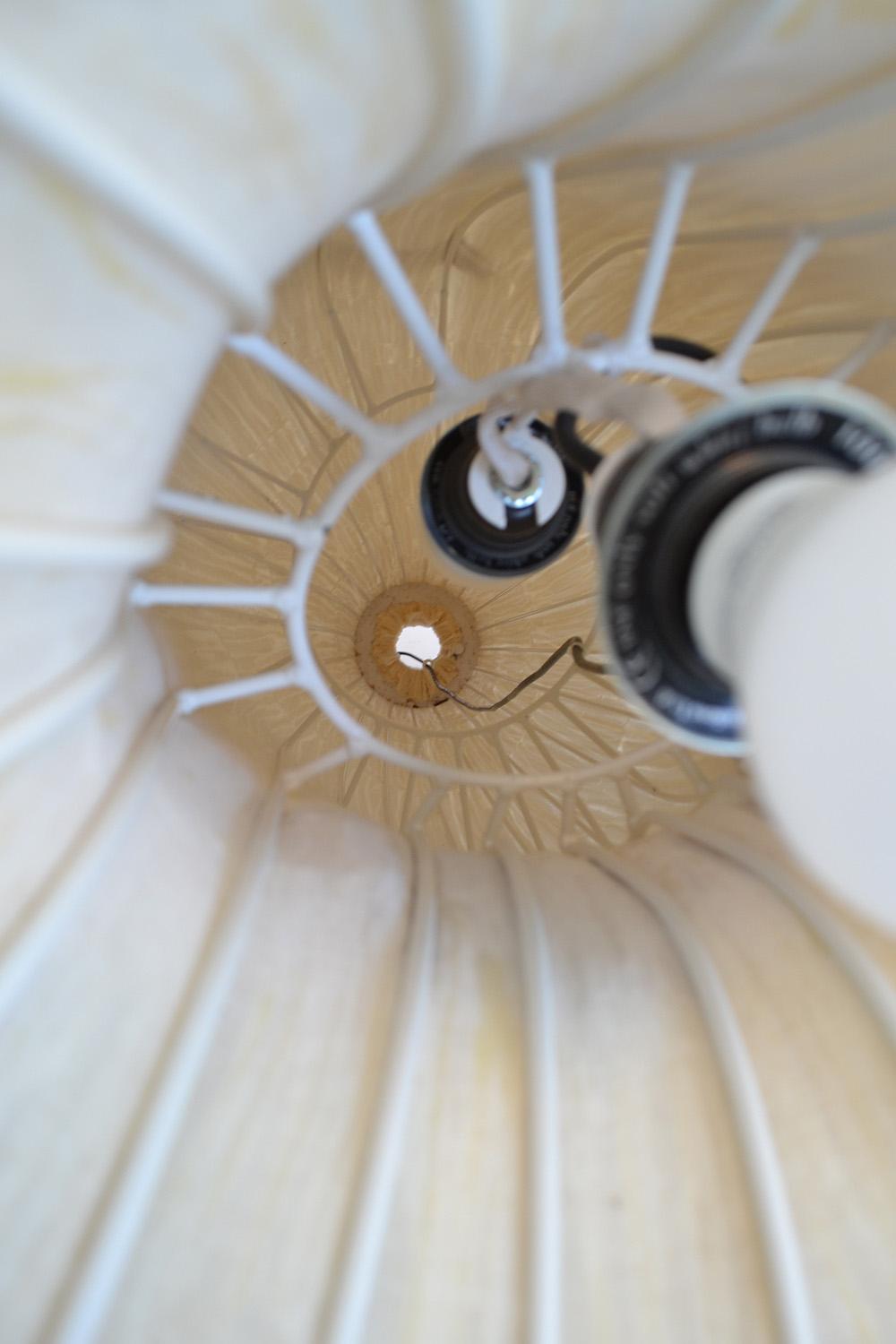 Lampada da terra in seta e metallo 