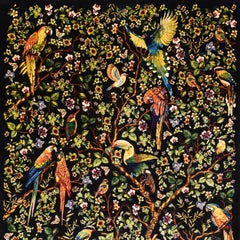 Alfombra de Seda Persa con Pájaros Exóticos y Árbol Floral sobre Campo Negro-en stock